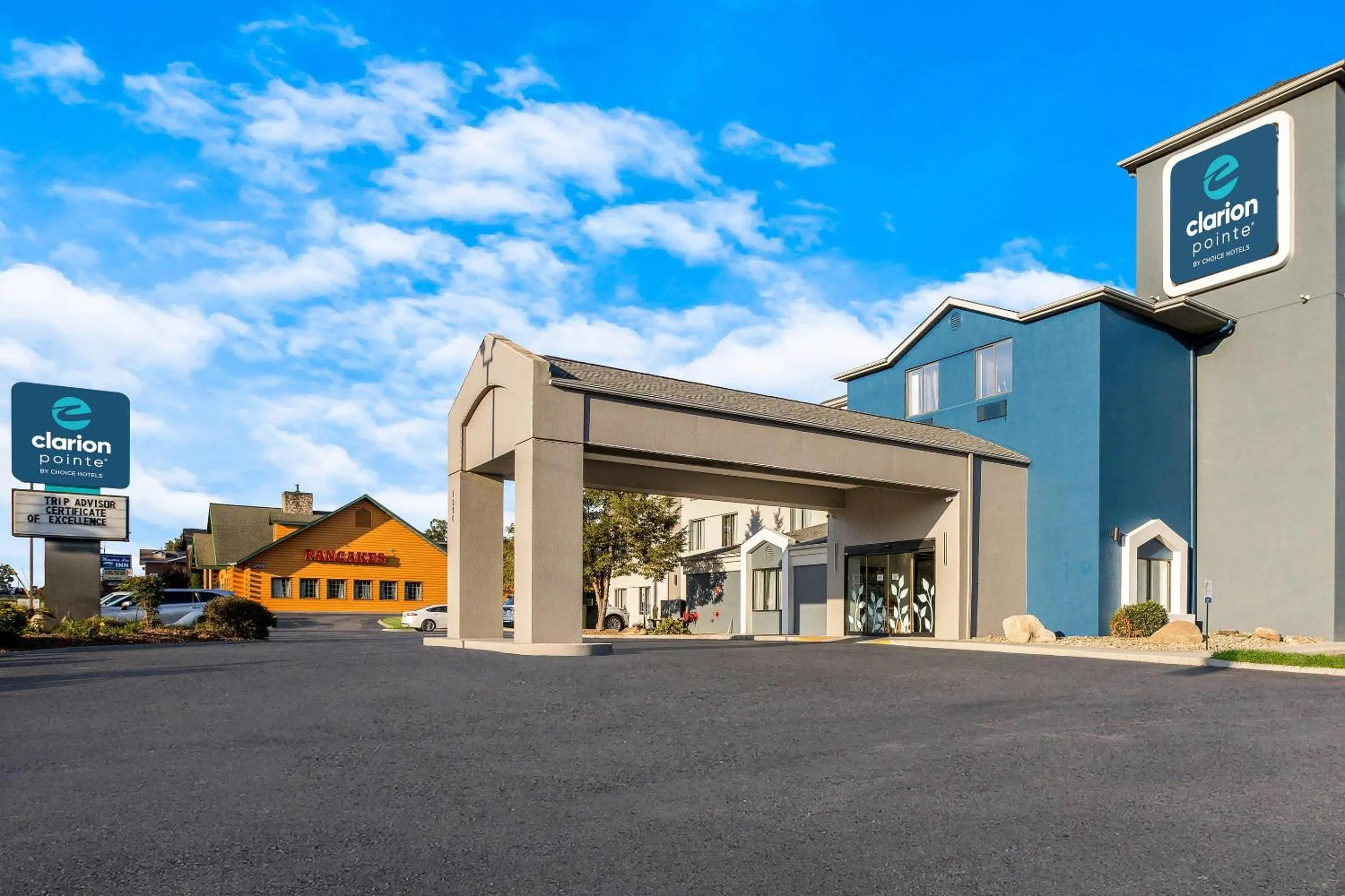 Property building in Clarion Pointe Sevierville-Pigeon Forge