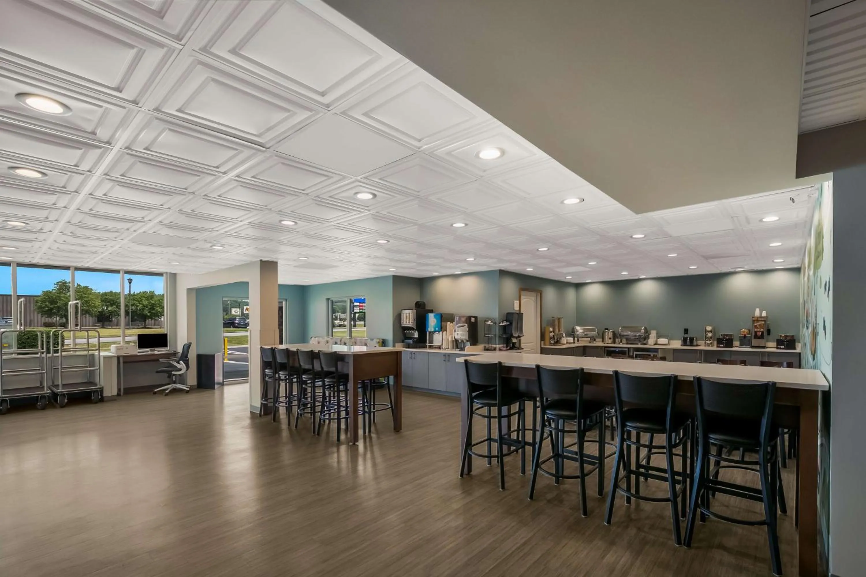 Restaurant/places to eat in SureStay Plus Hotel by Best Western Sevierville