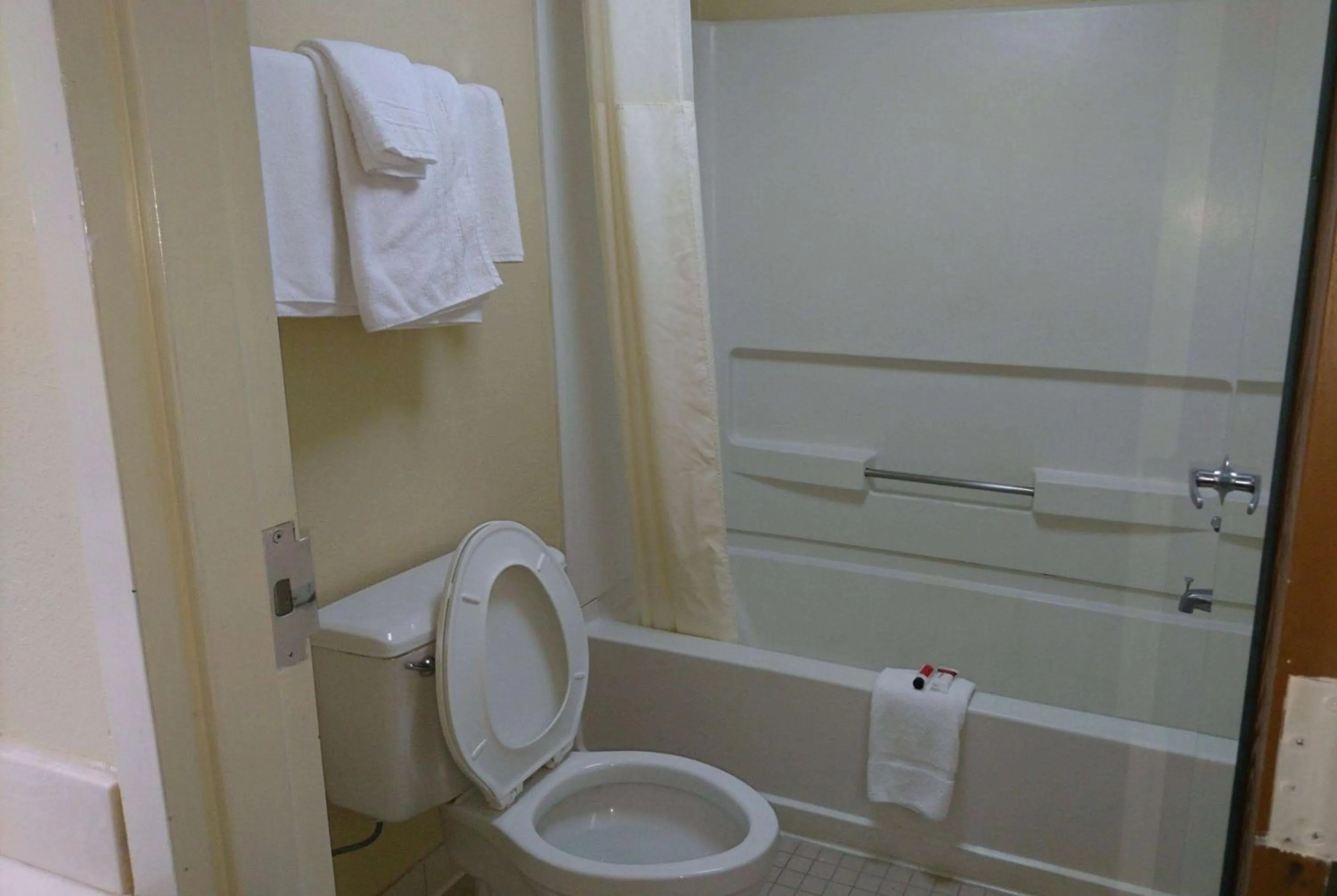 Photo of the whole room in Travelodge by Wyndham Knoxville East