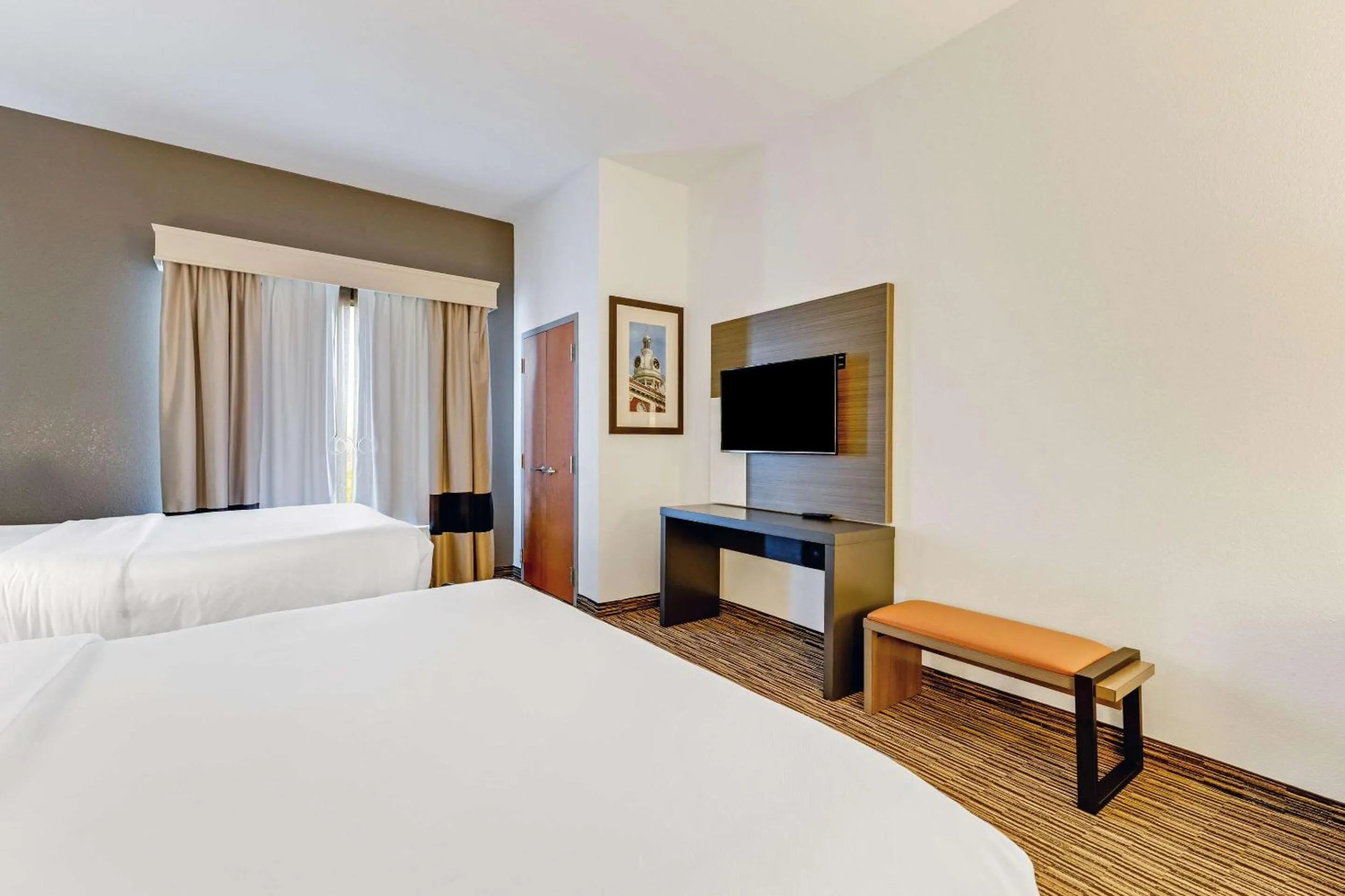 Bedroom, Bed in Comfort Suites Murfreesboro Shopping District