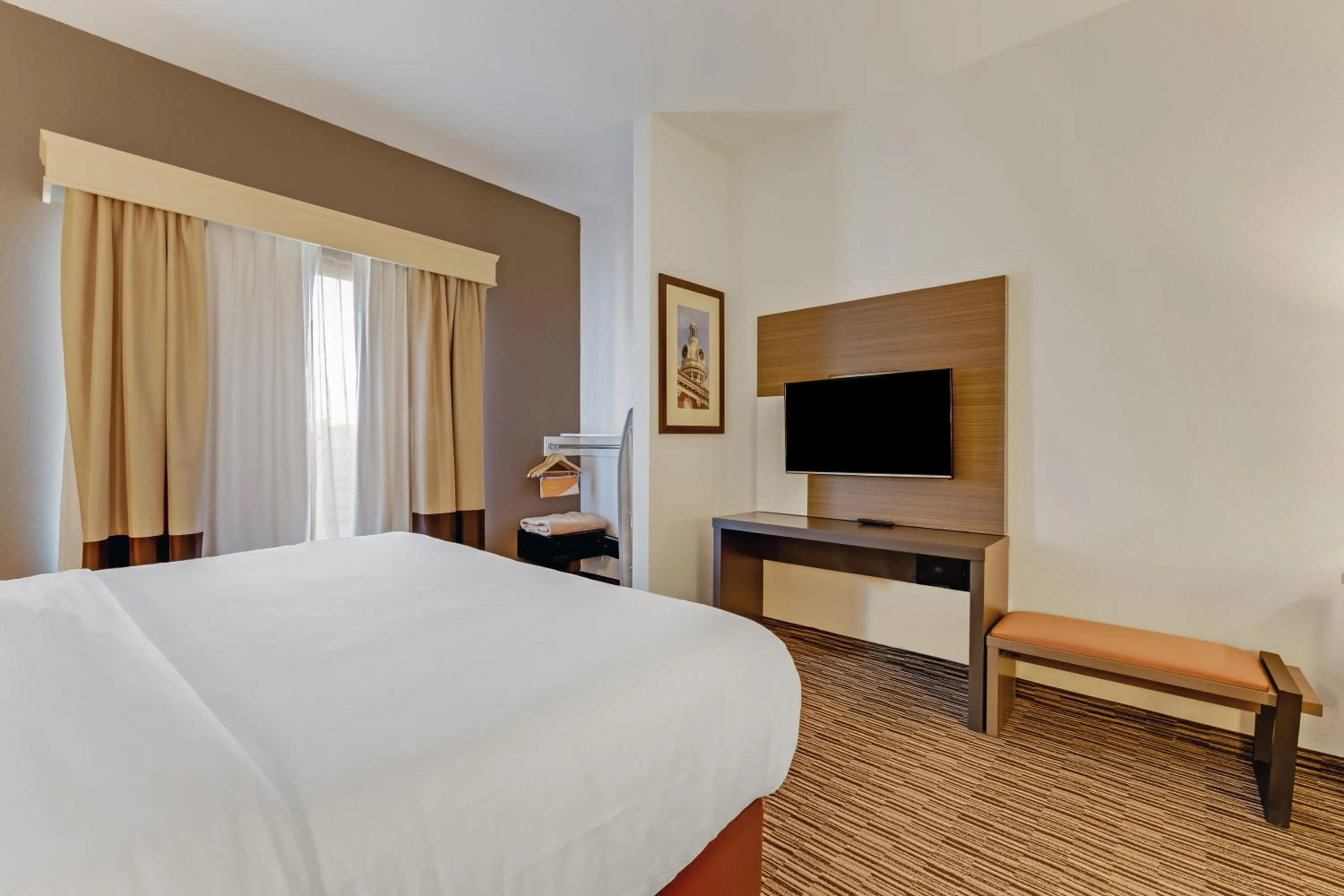 Bed in Comfort Suites Murfreesboro Shopping District