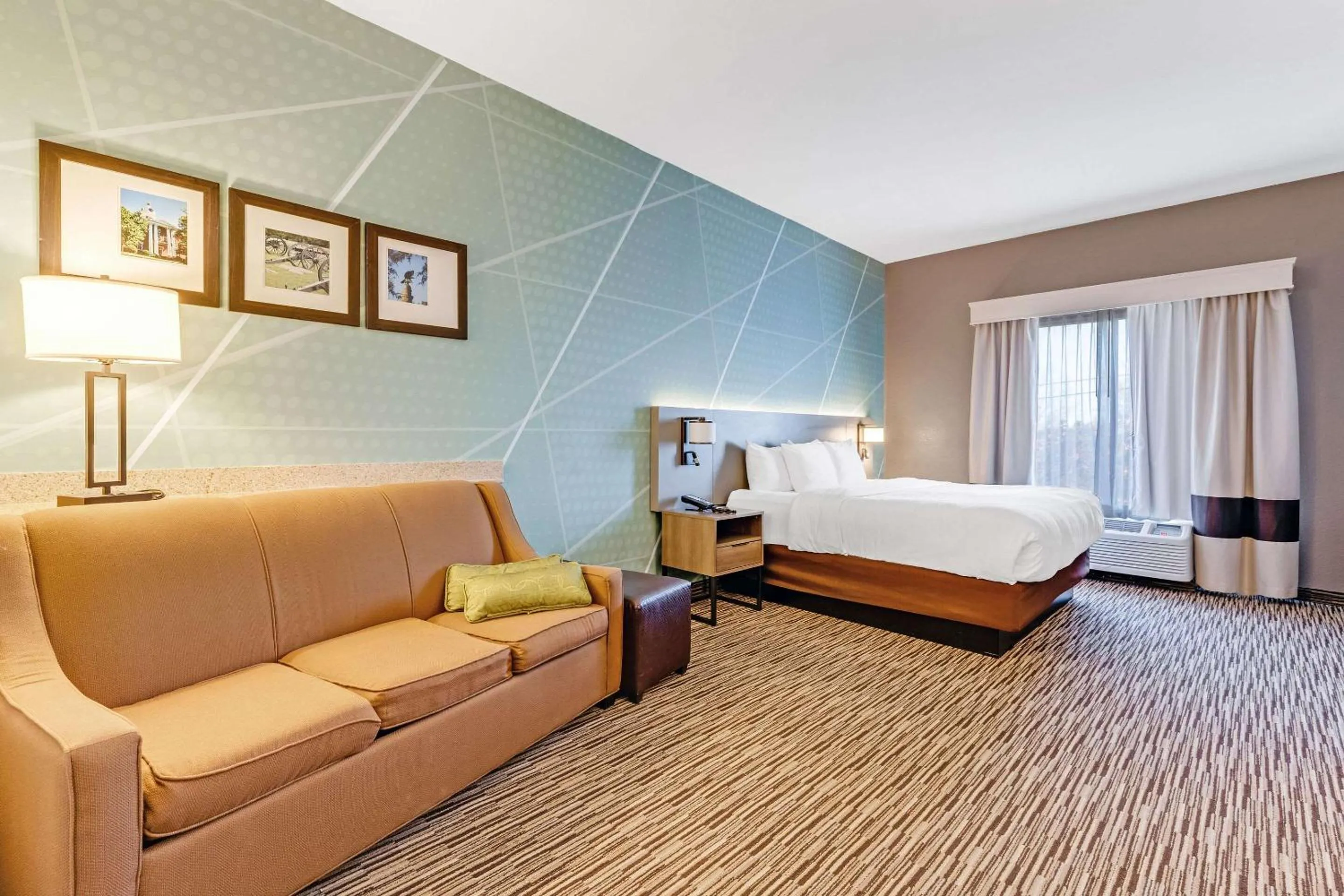 Bedroom, Bed in Comfort Suites Murfreesboro Shopping District