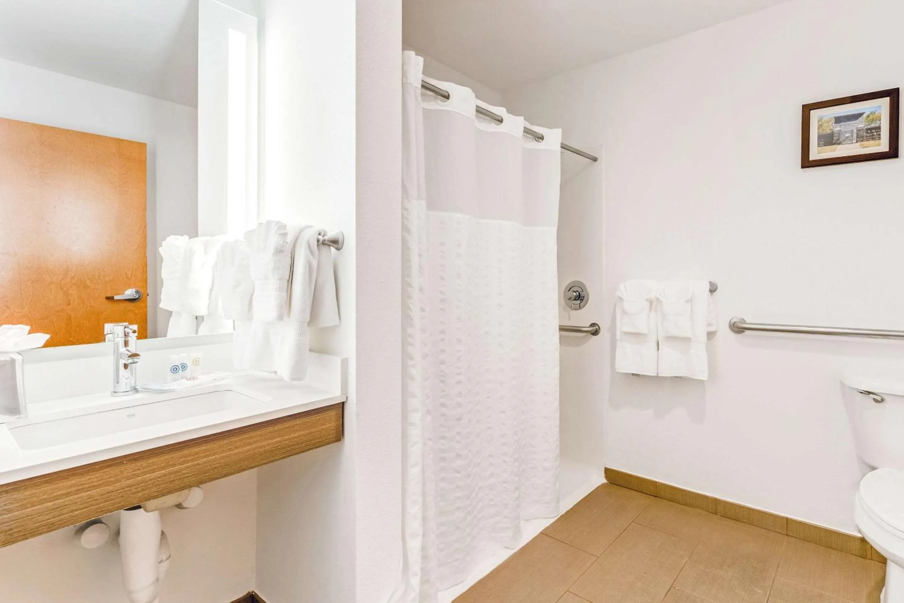 Bedroom in Comfort Suites Murfreesboro Shopping District