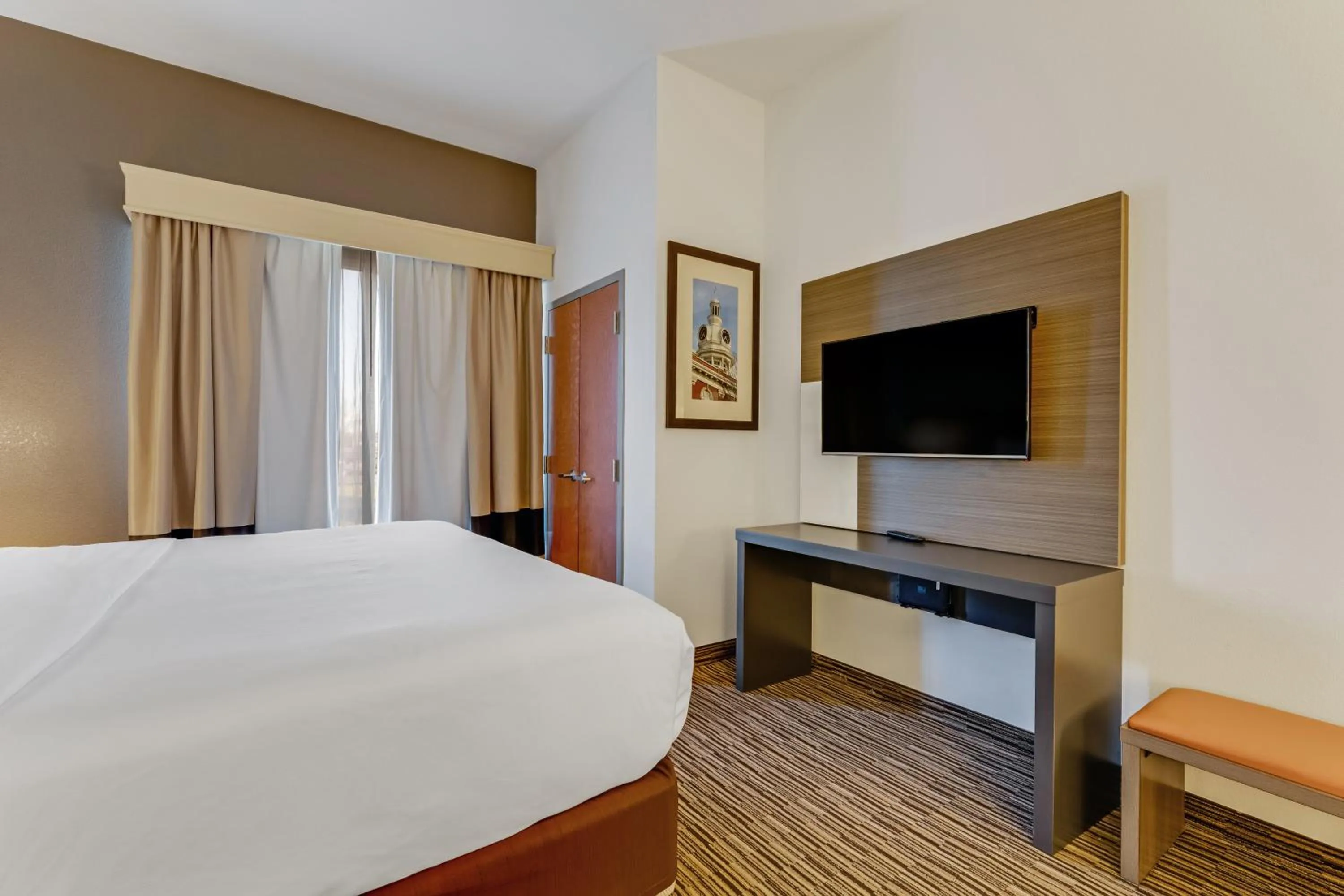 Bed in Comfort Suites Murfreesboro Shopping District