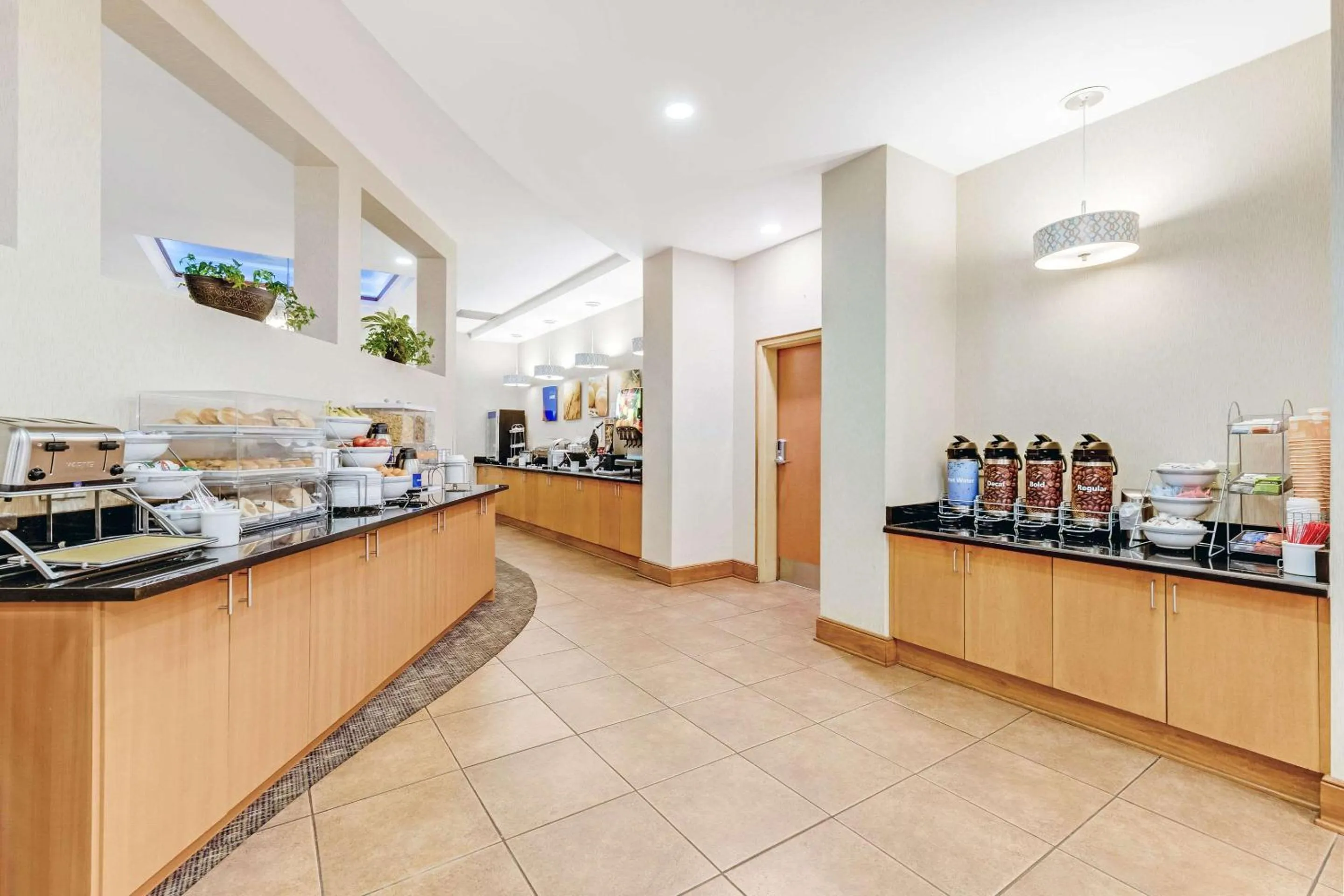 Breakfast in Comfort Suites Murfreesboro Shopping District