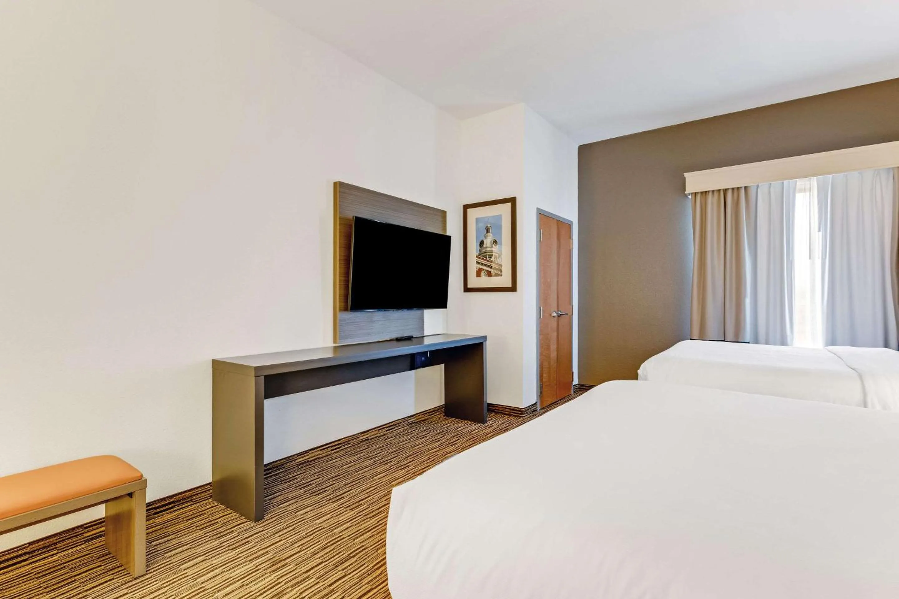 Bedroom, Bed in Comfort Suites Murfreesboro Shopping District