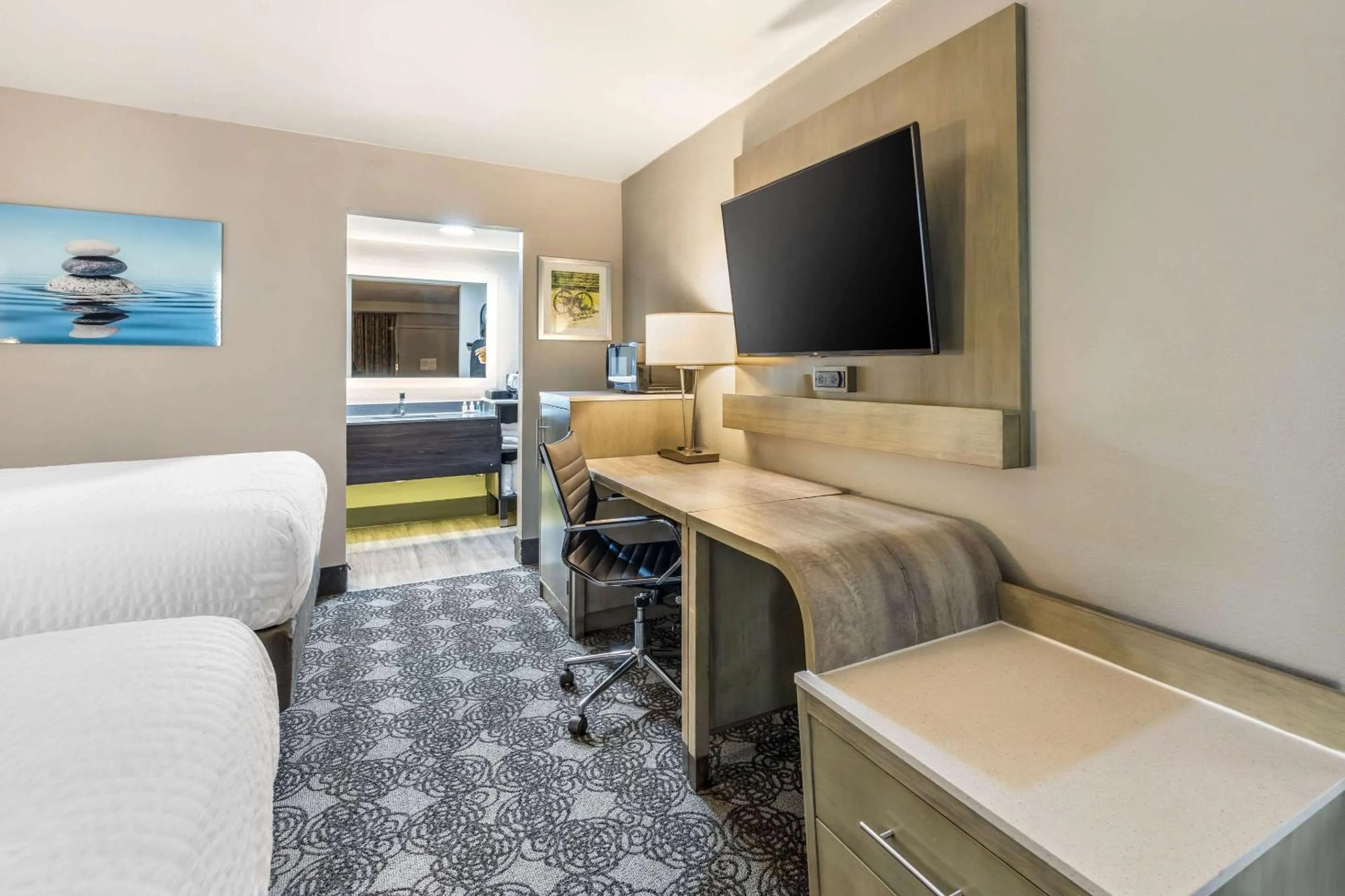 Bedroom, Bed in Clarion Inn Murfreesboro Old Fort Pkwy