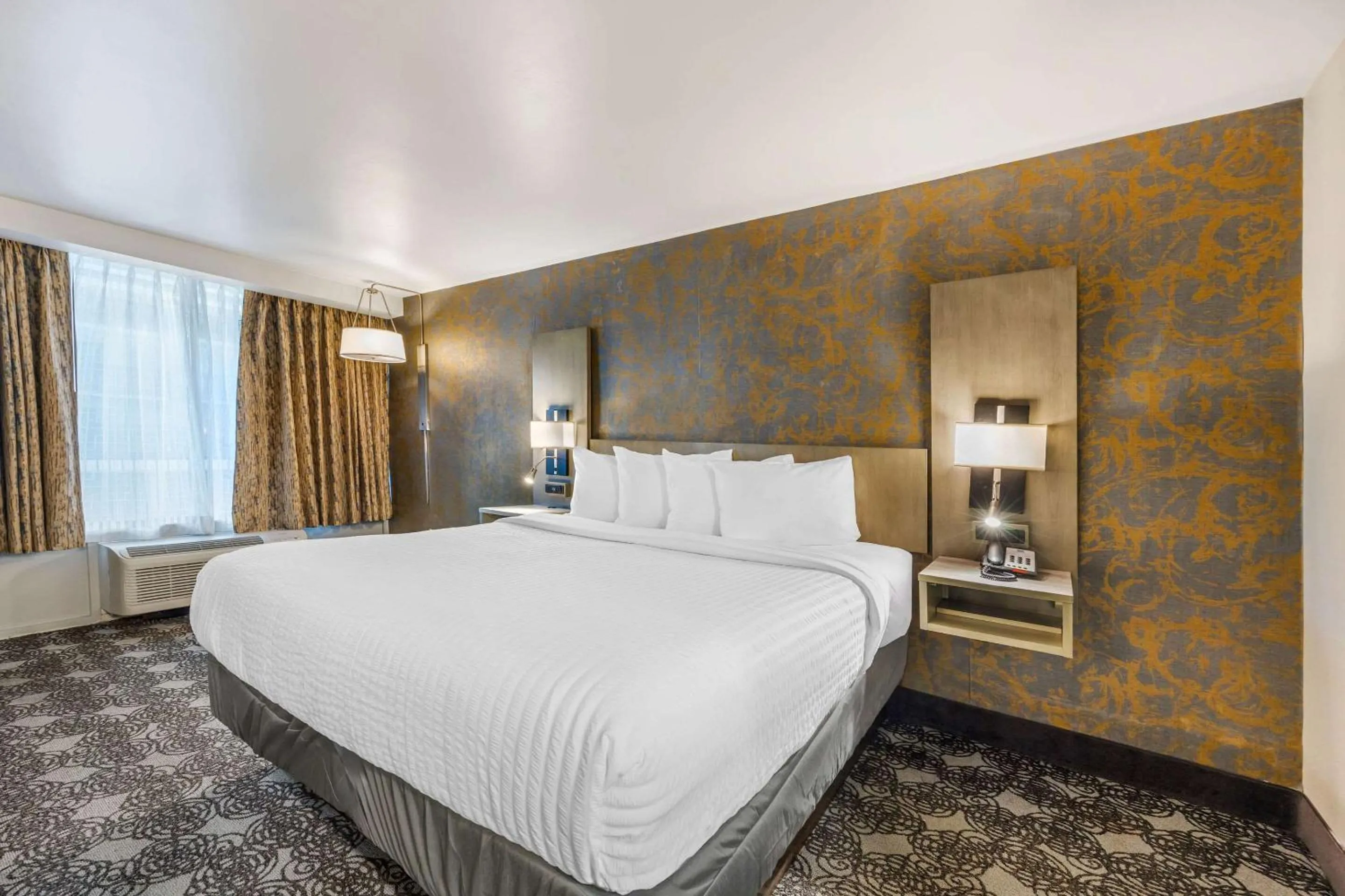 Bedroom, Bed in Clarion Inn Murfreesboro Old Fort Pkwy