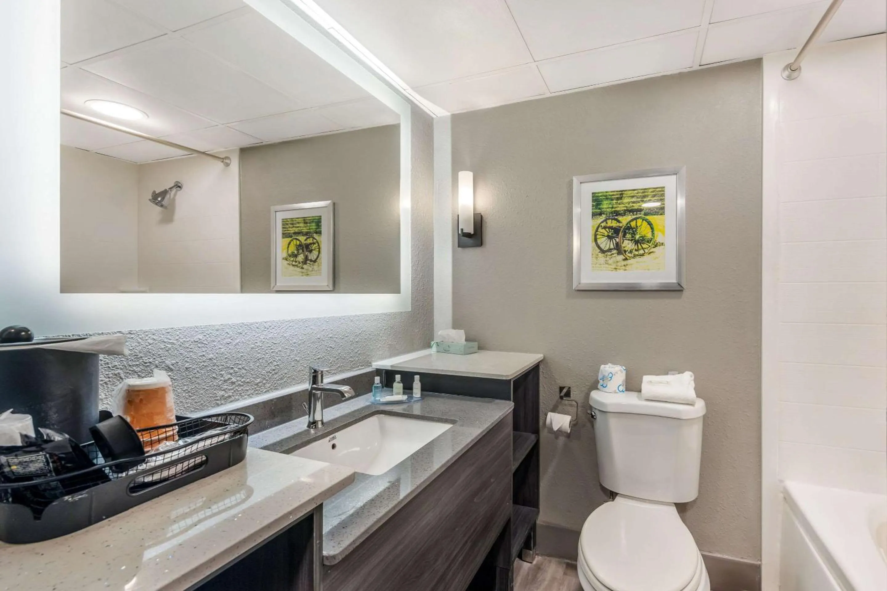 Bedroom in Clarion Inn Murfreesboro Old Fort Pkwy