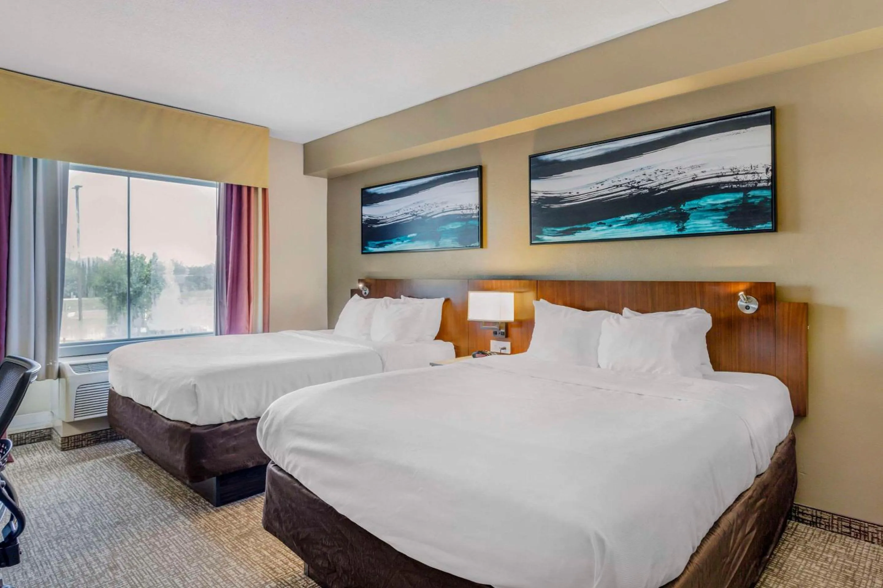 Bedroom, Bed in Comfort Suites Knoxville East