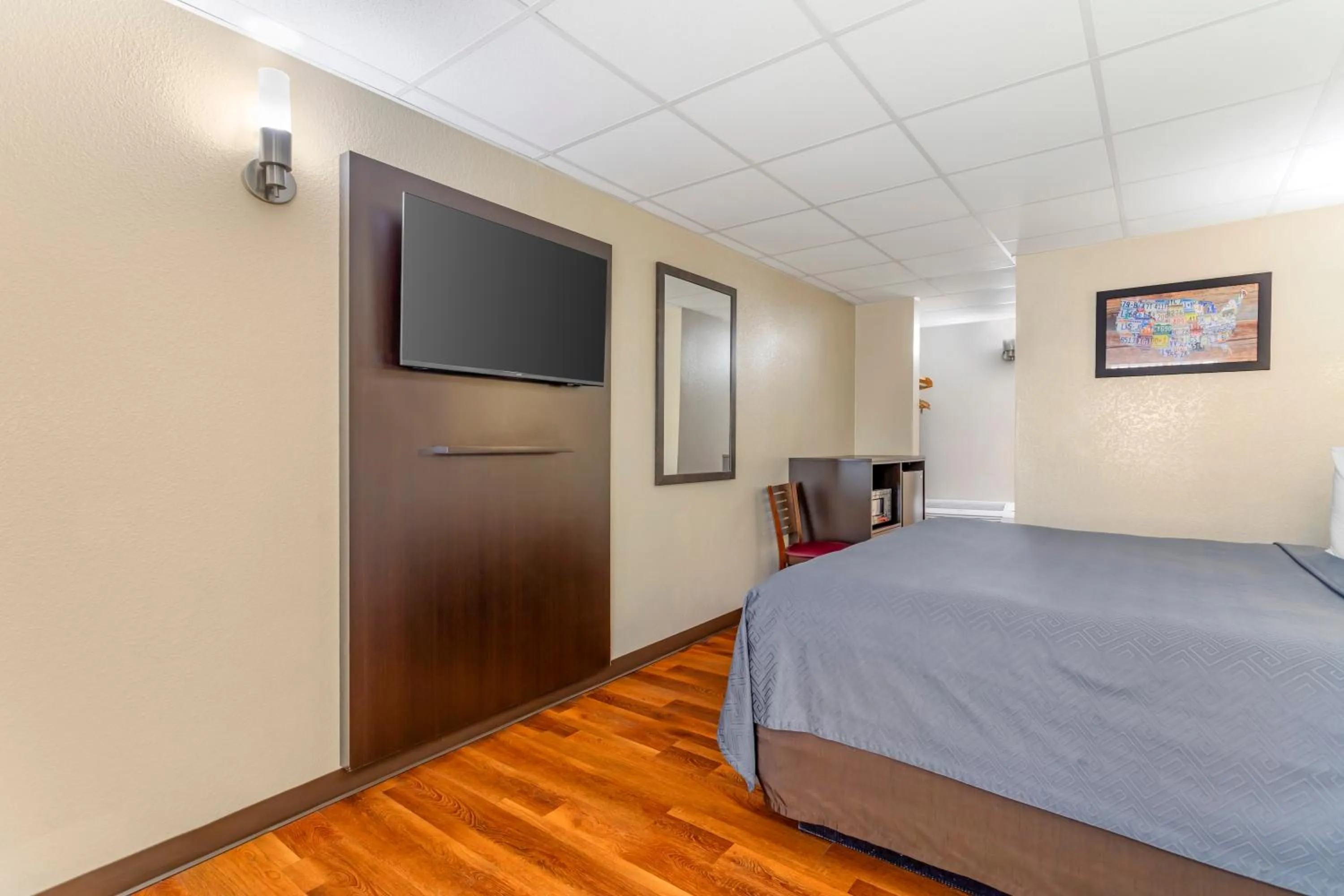 TV and multimedia, Bed in Econo Lodge Inn & Suites Gatlinburg at the Convention Center