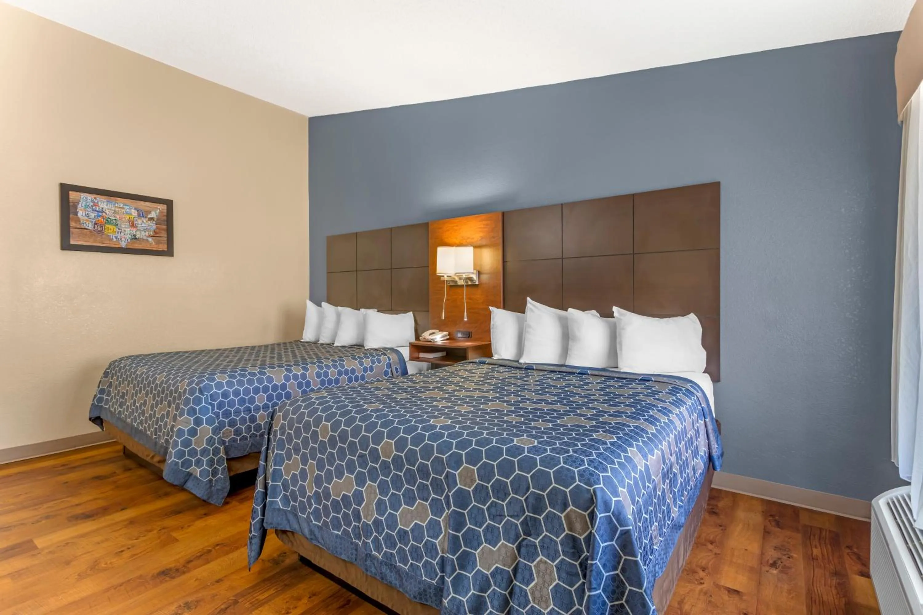 Bedroom, Bed in Econo Lodge Inn & Suites Gatlinburg at the Convention Center