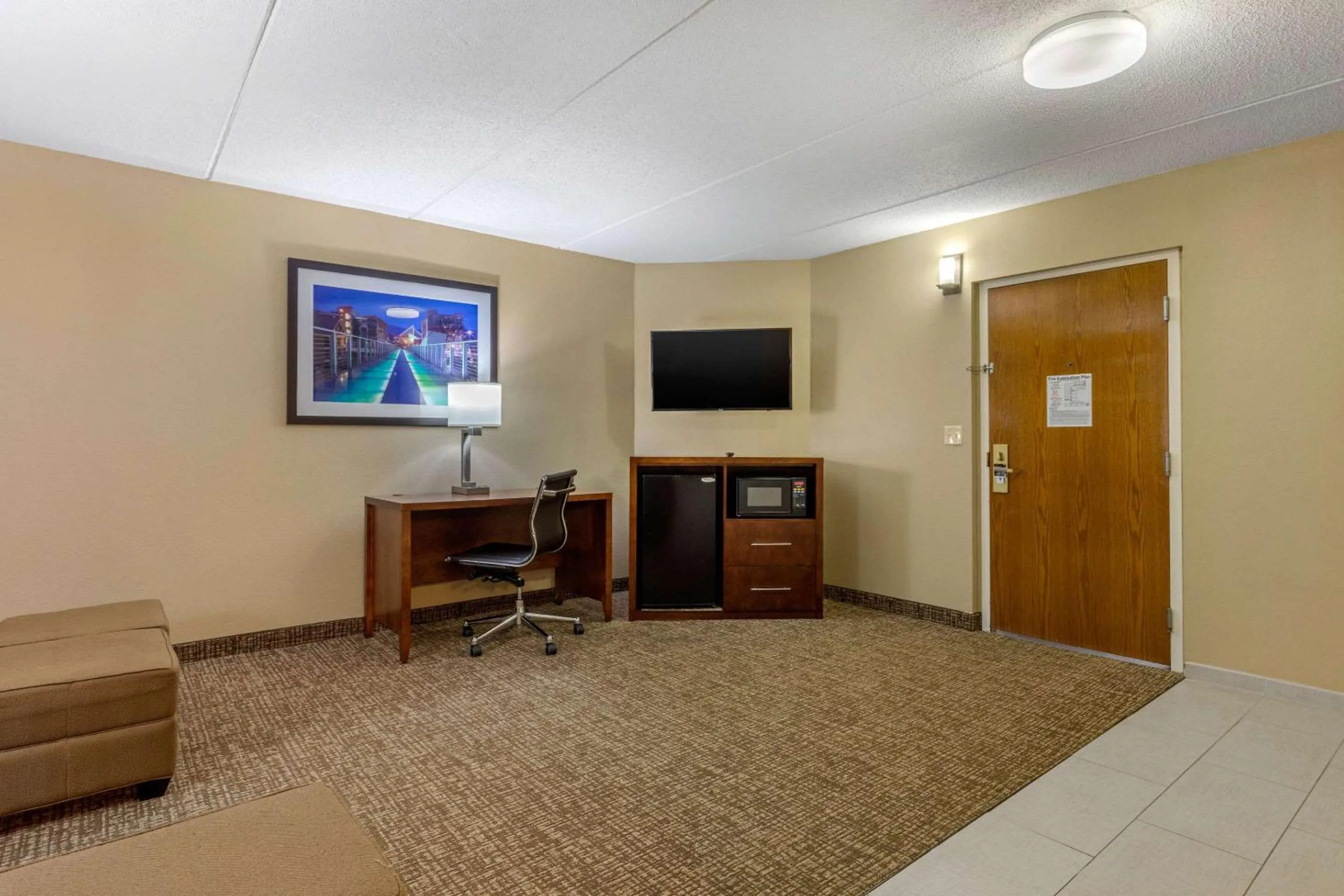 Photo of the whole room in Comfort Inn & Suites Hamilton Place