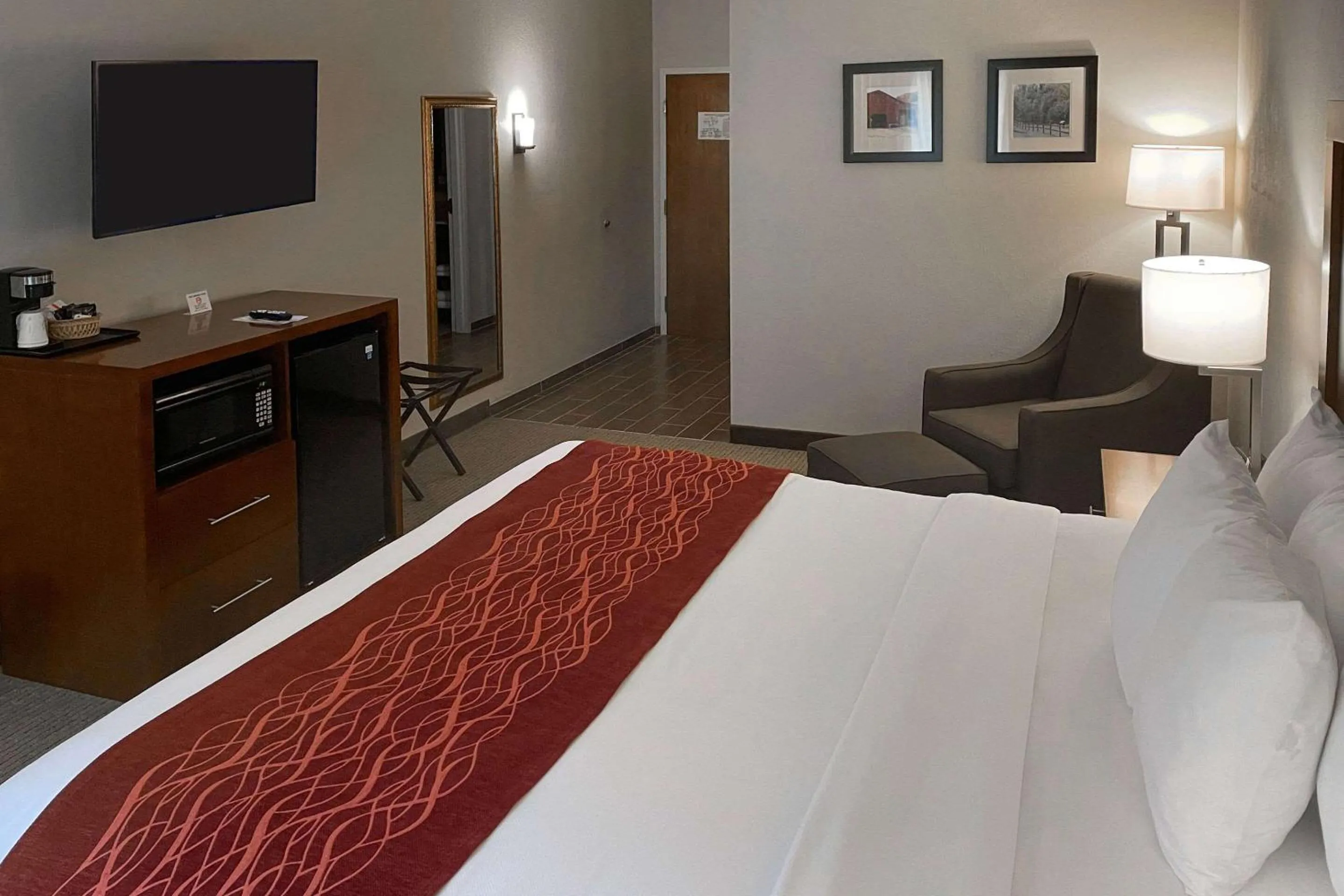 Bedroom, Bed in Comfort Inn & Suites Rogersville