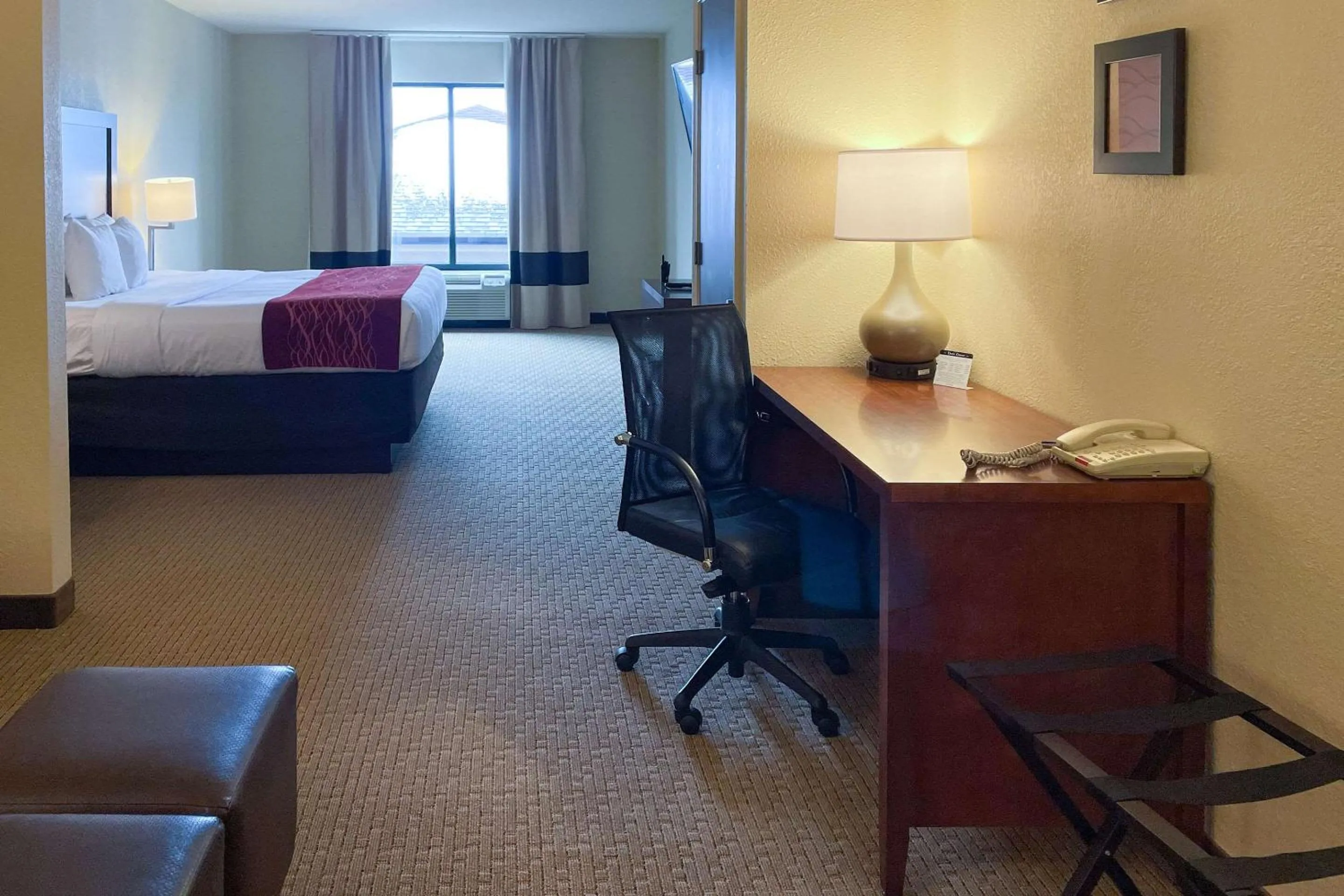 Bedroom, Bed in Comfort Inn & Suites Rogersville