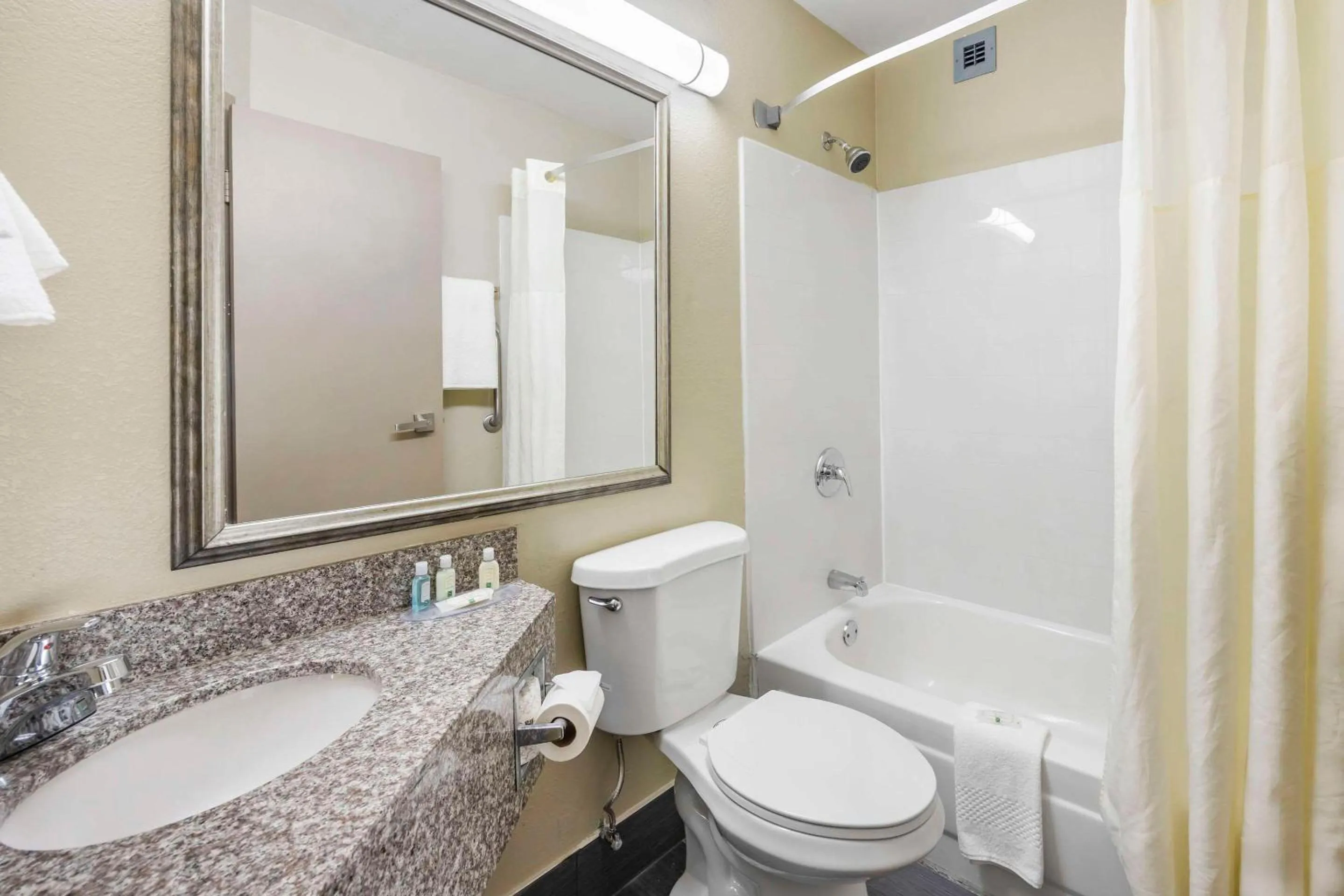 Bedroom in Quality Inn Jackson Northwest