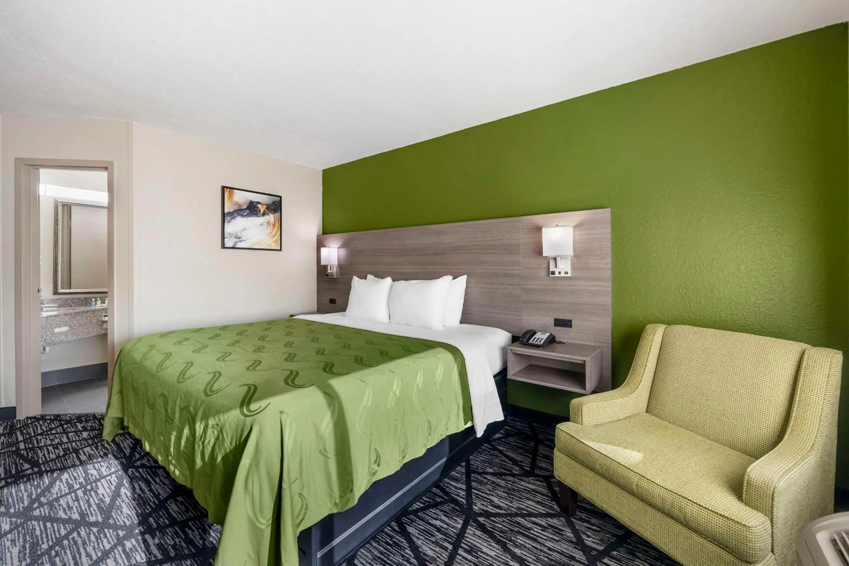 Bedroom, Bed in Quality Inn Jackson Northwest