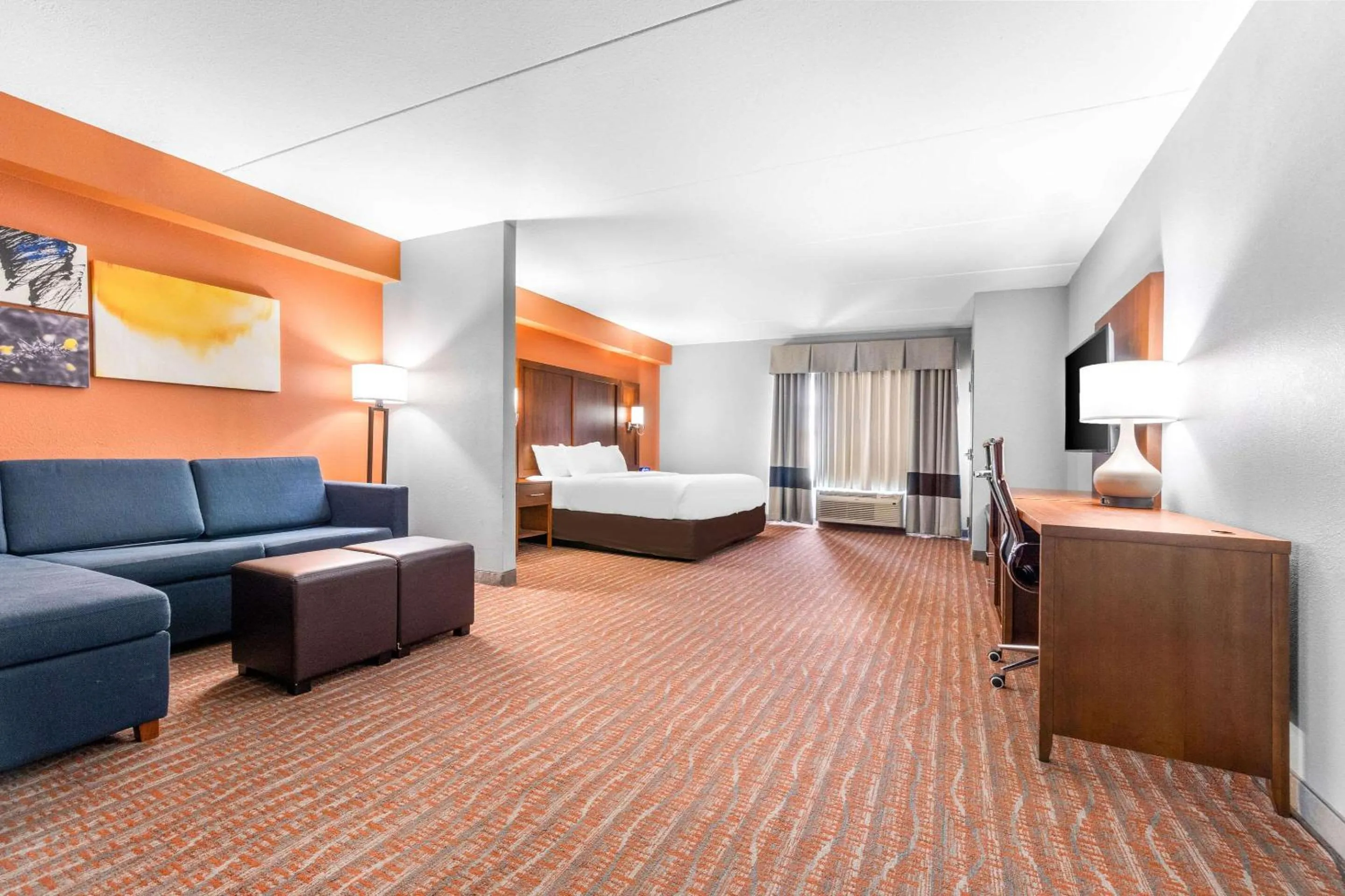 Bedroom, Bed in Comfort Suites Jackson I-40