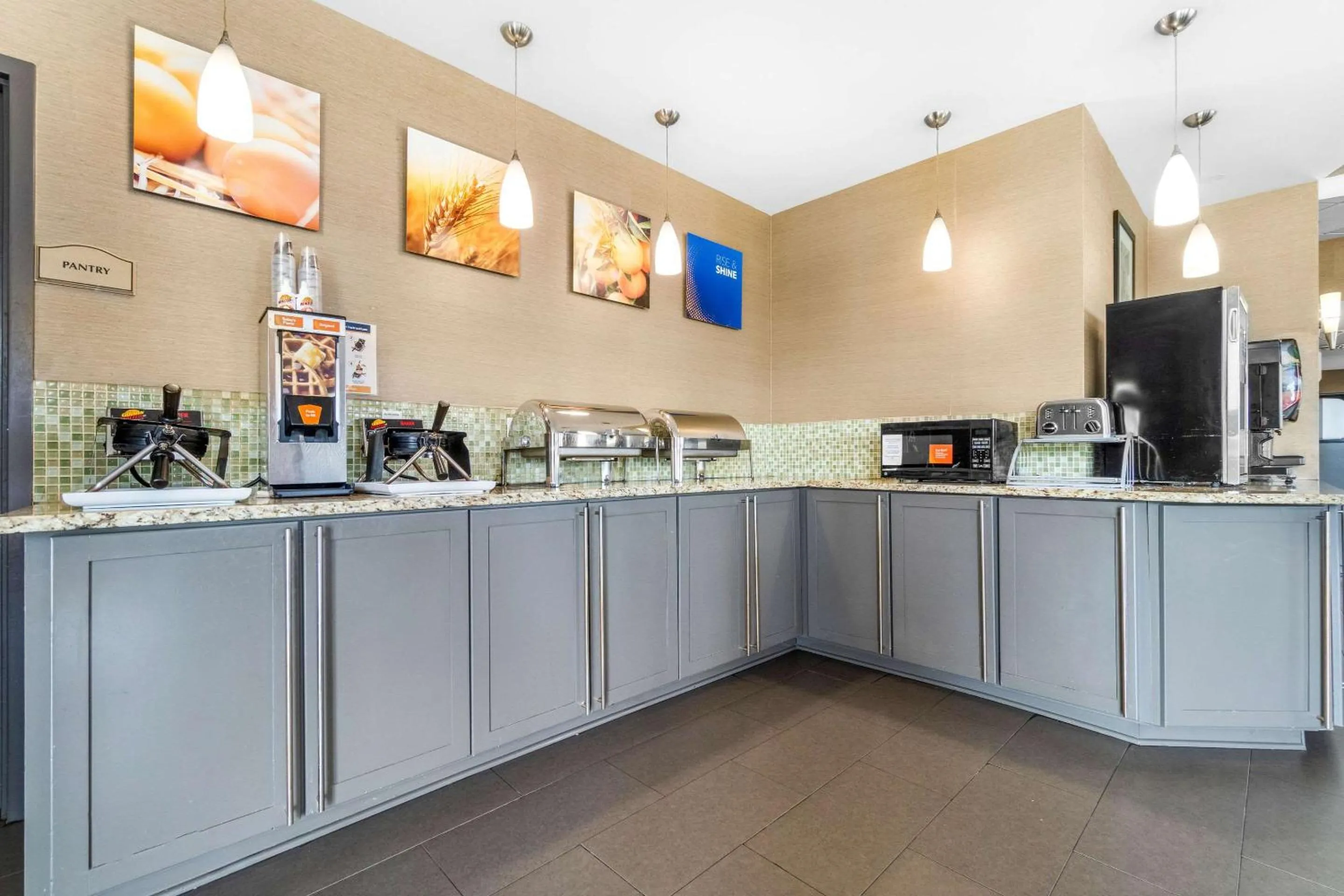 Breakfast in Comfort Suites Jackson I-40