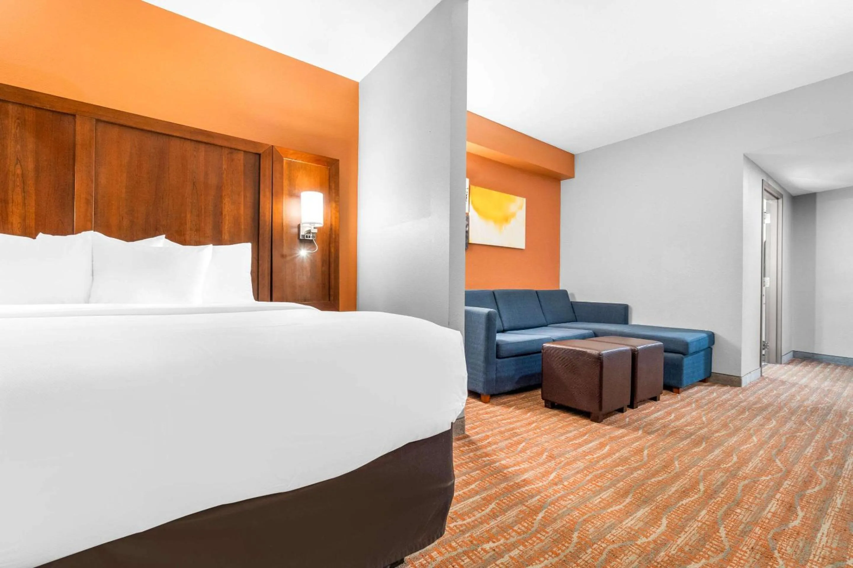 Bedroom, Bed in Comfort Suites Jackson I-40