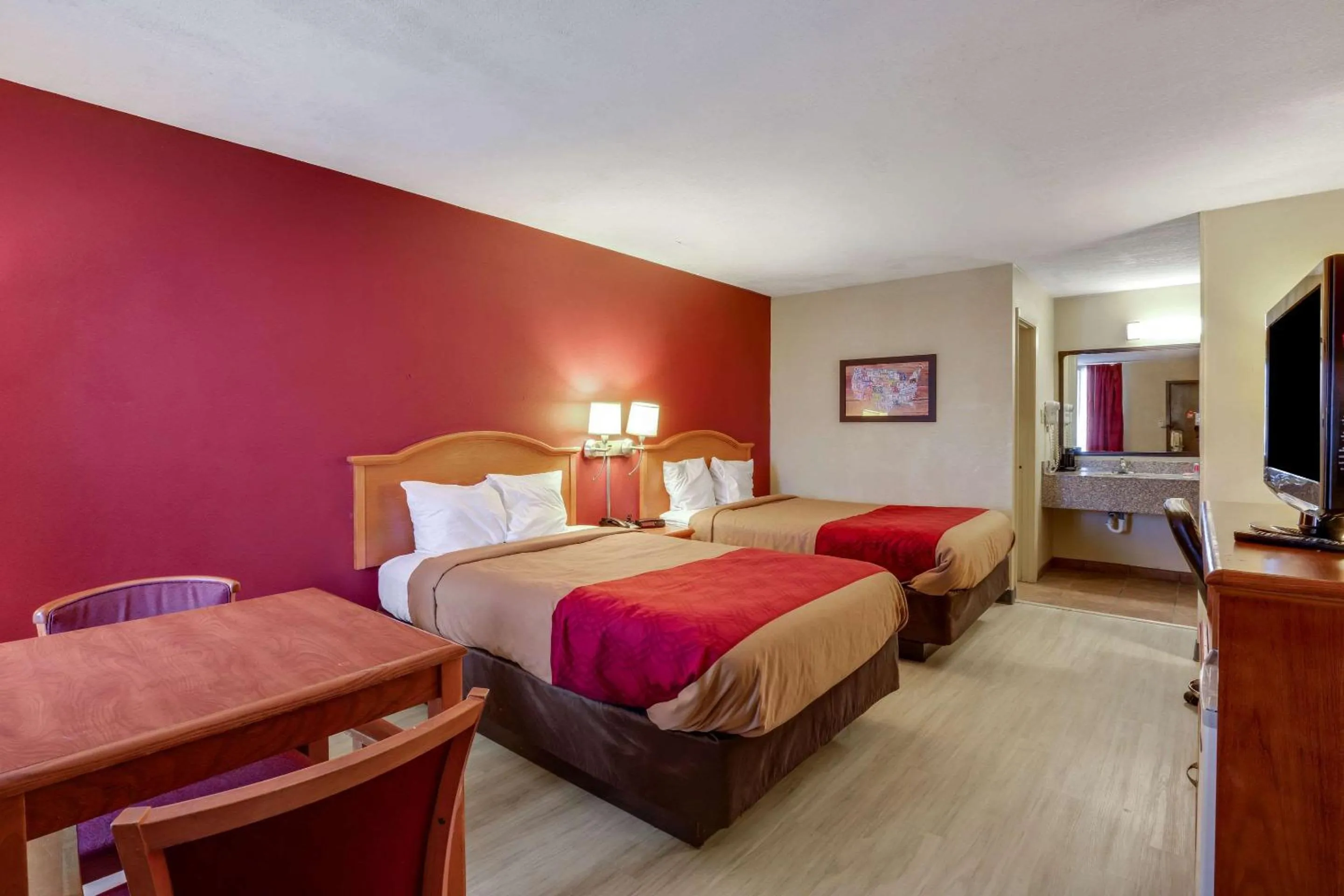 Photo of the whole room, Bed in Mill Tree Inn Millington