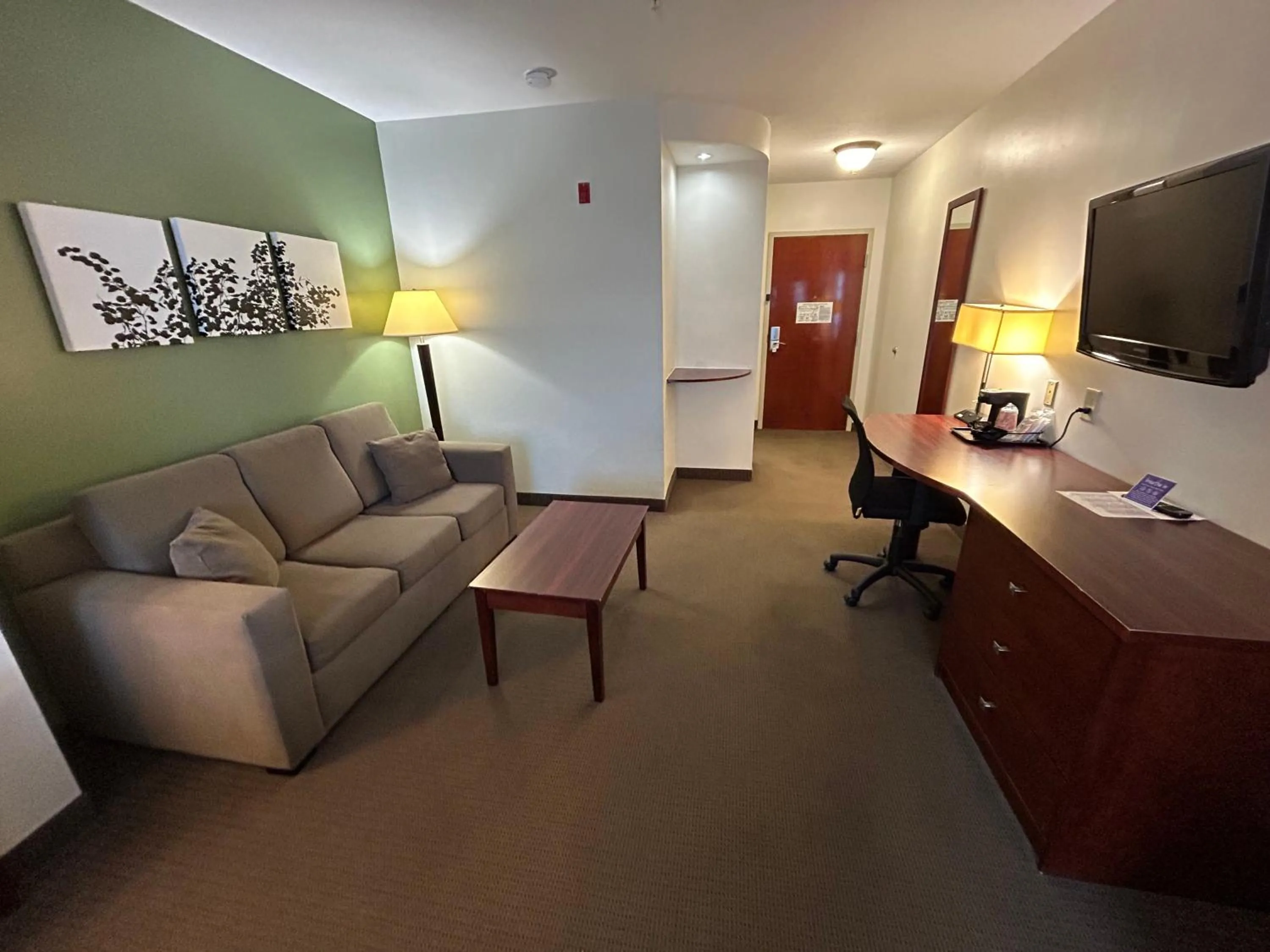 Seating area in Sleep Inn & Suites Manchester near Arnold AFB