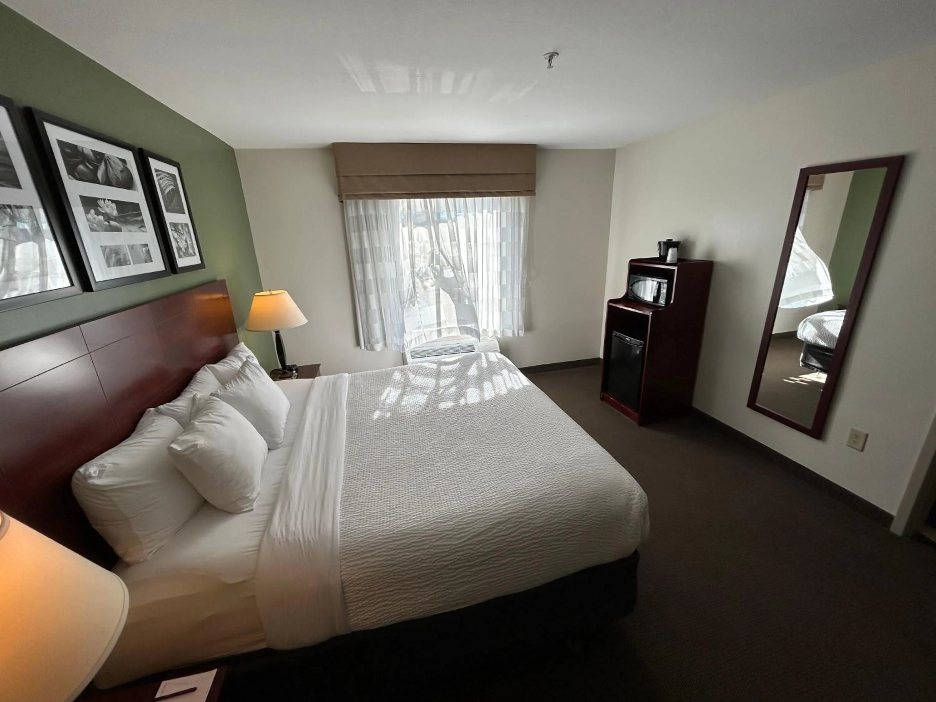 Bed in Sleep Inn & Suites Manchester near Arnold AFB