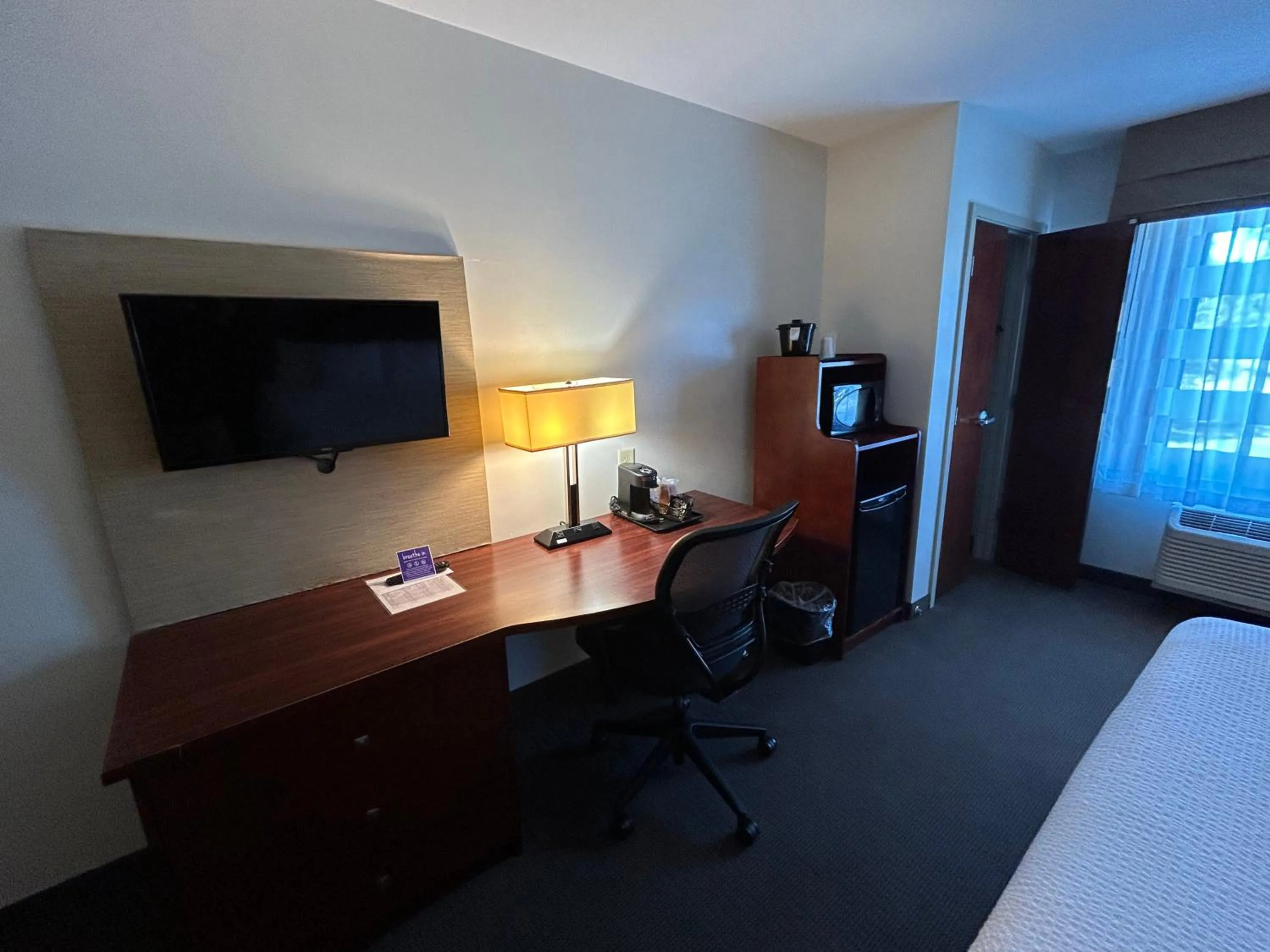 TV and multimedia, Bed in Sleep Inn & Suites Manchester near Arnold AFB