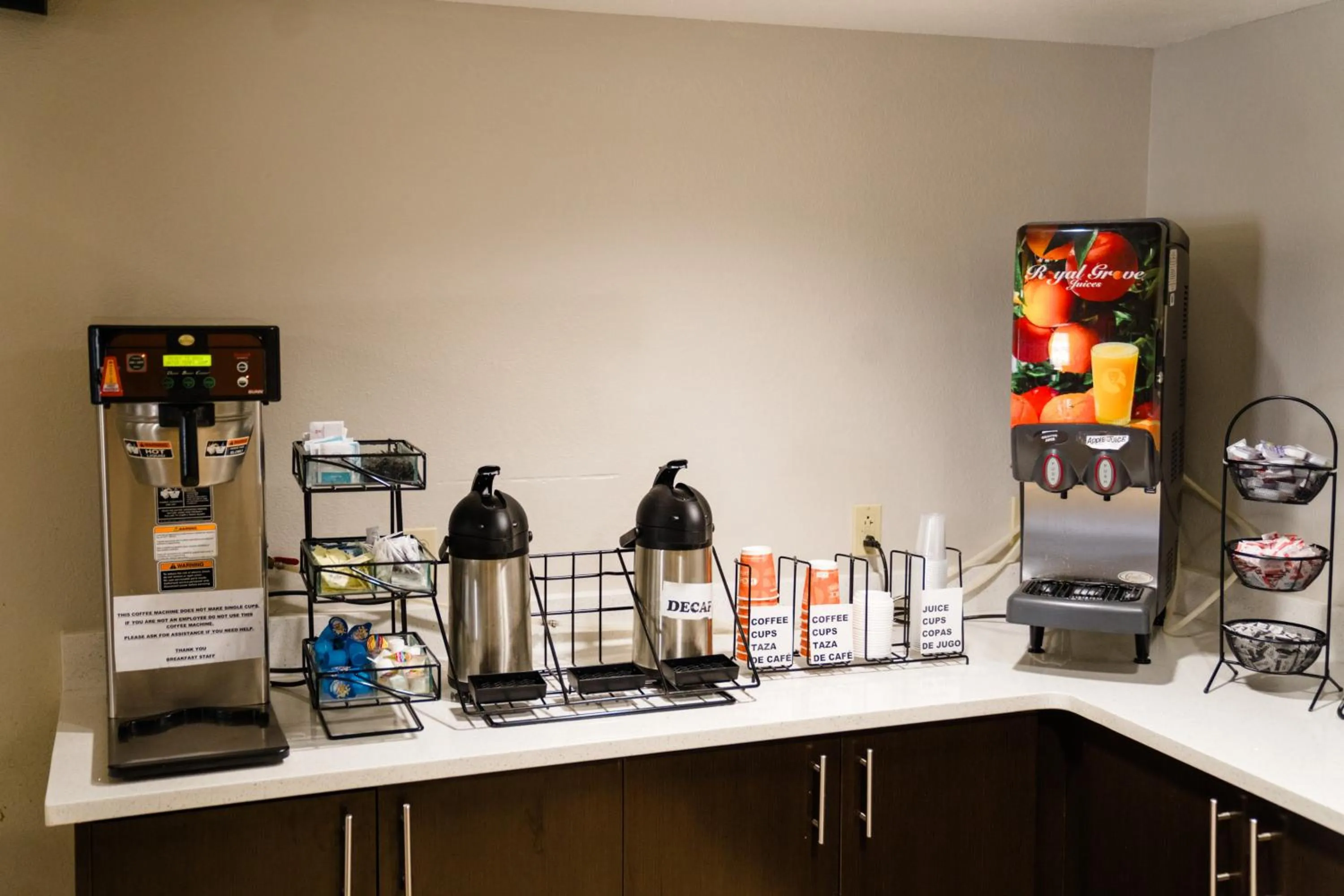 Coffee/tea facilities in MainStay Suites Knoxville North I-75