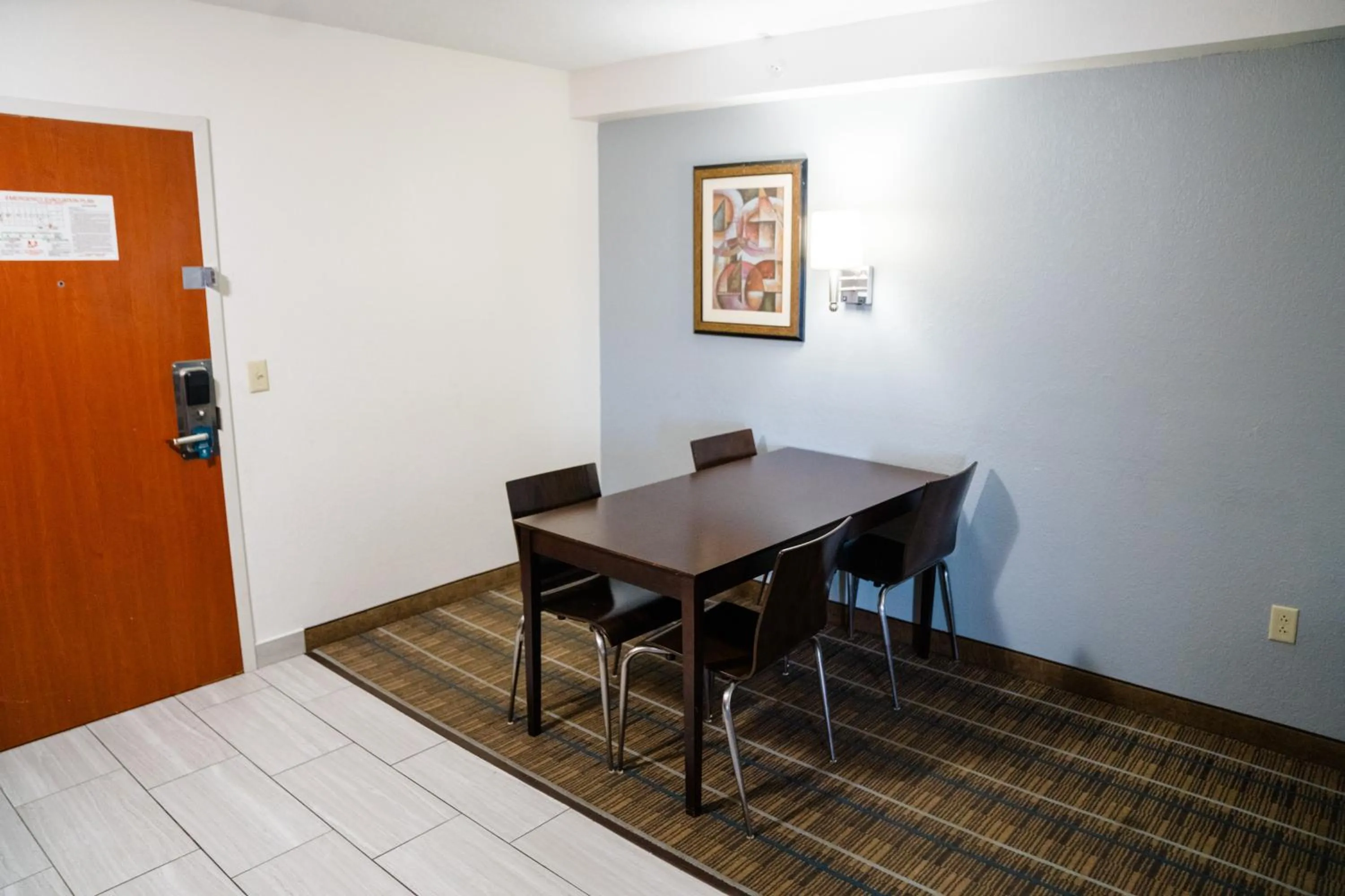 Dining area in MainStay Suites Knoxville North I-75