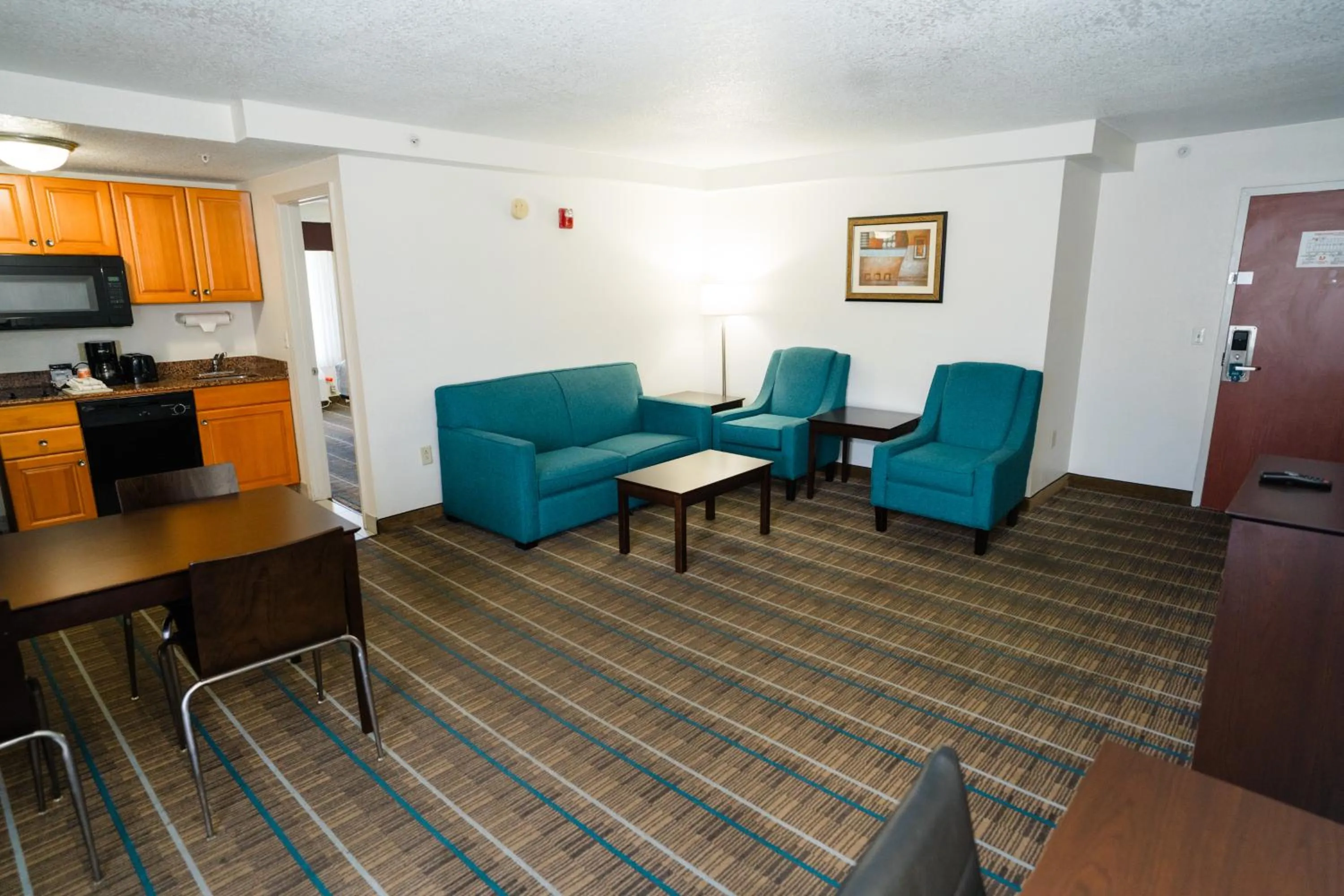 Living room in MainStay Suites Knoxville North I-75