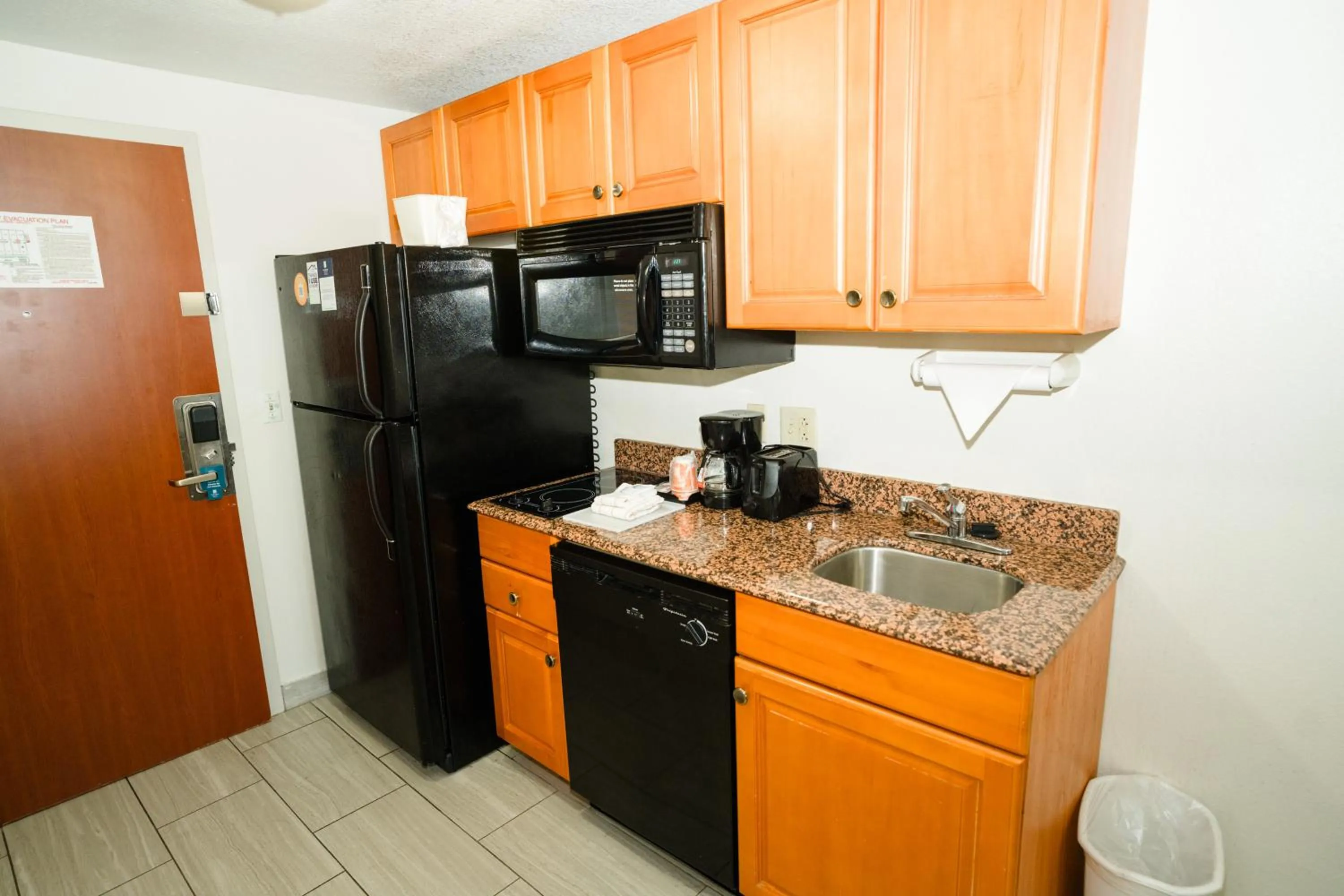 Kitchen or kitchenette in MainStay Suites Knoxville North I-75