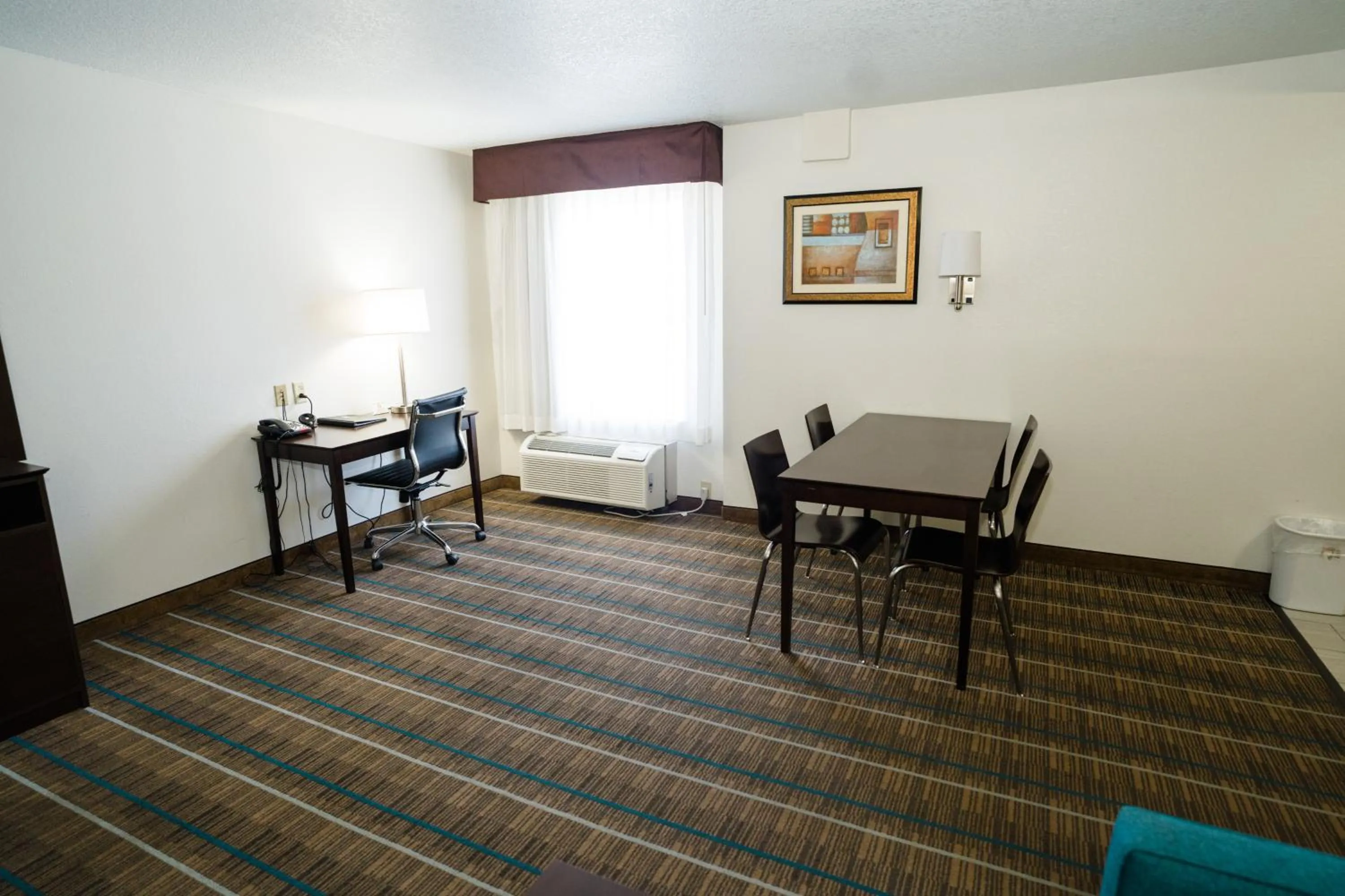 Dining area in MainStay Suites Knoxville North I-75