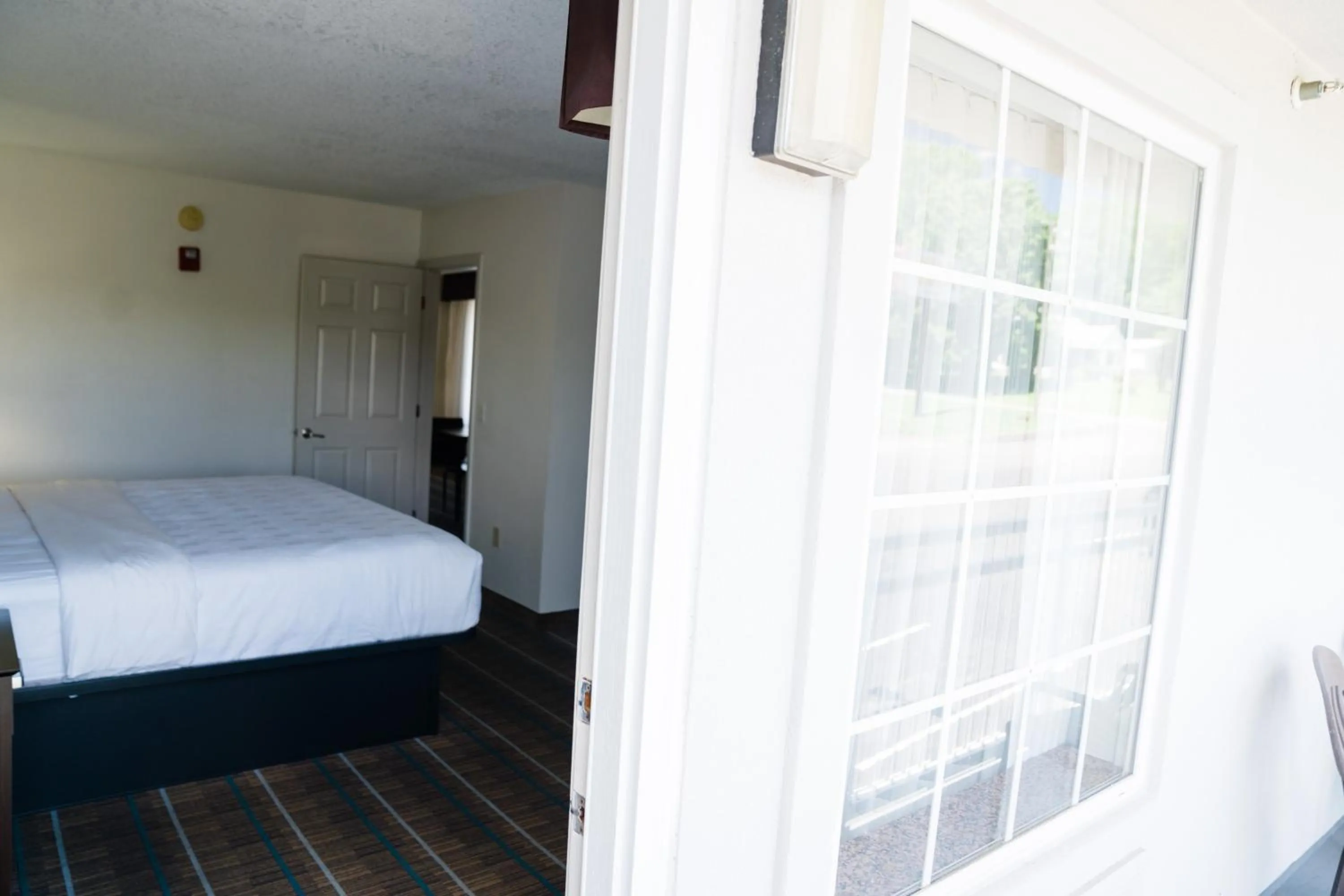 Bedroom, Bed in MainStay Suites Knoxville North I-75