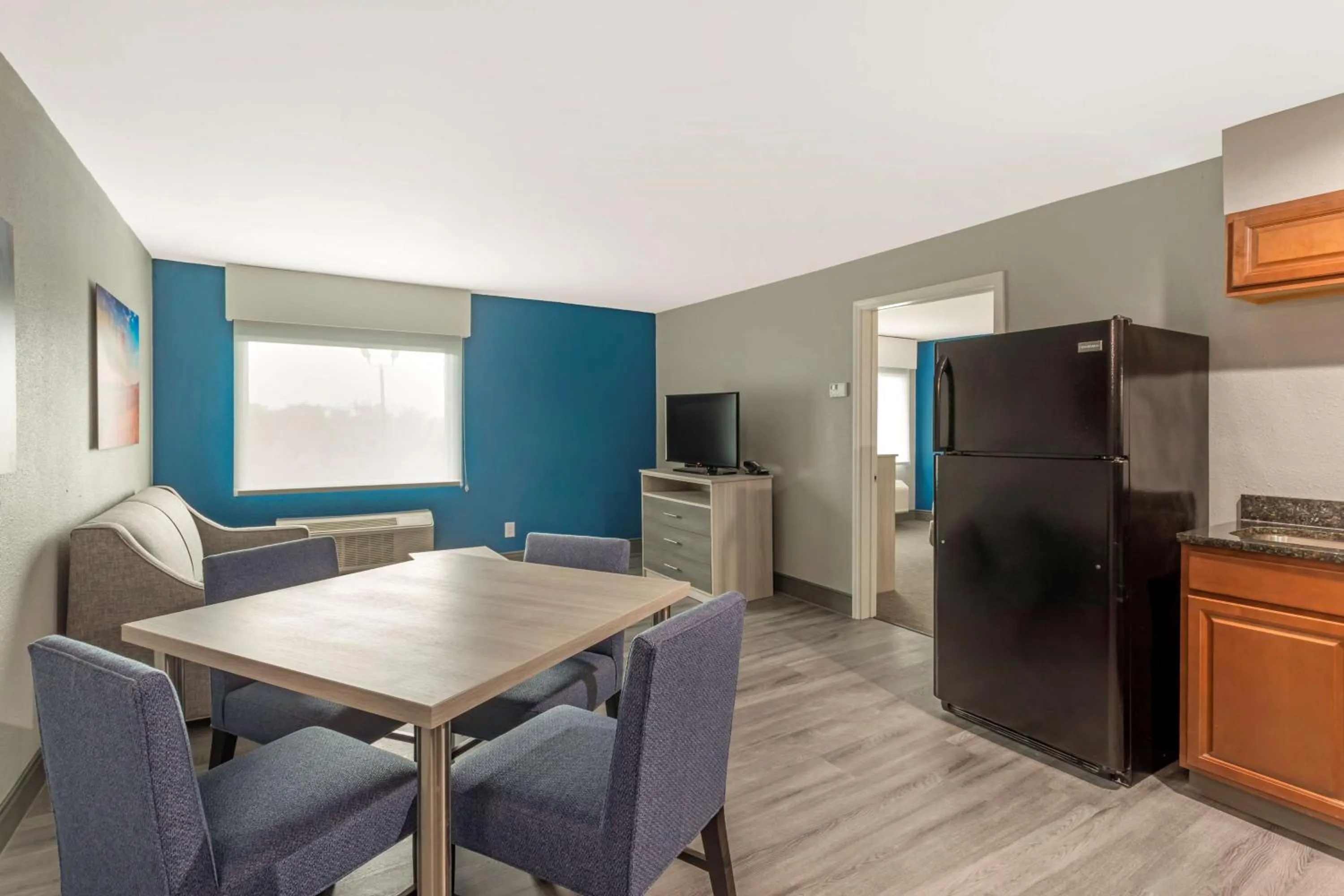 Kitchen or kitchenette in Best Western Plus Magnolia Inn & Suites