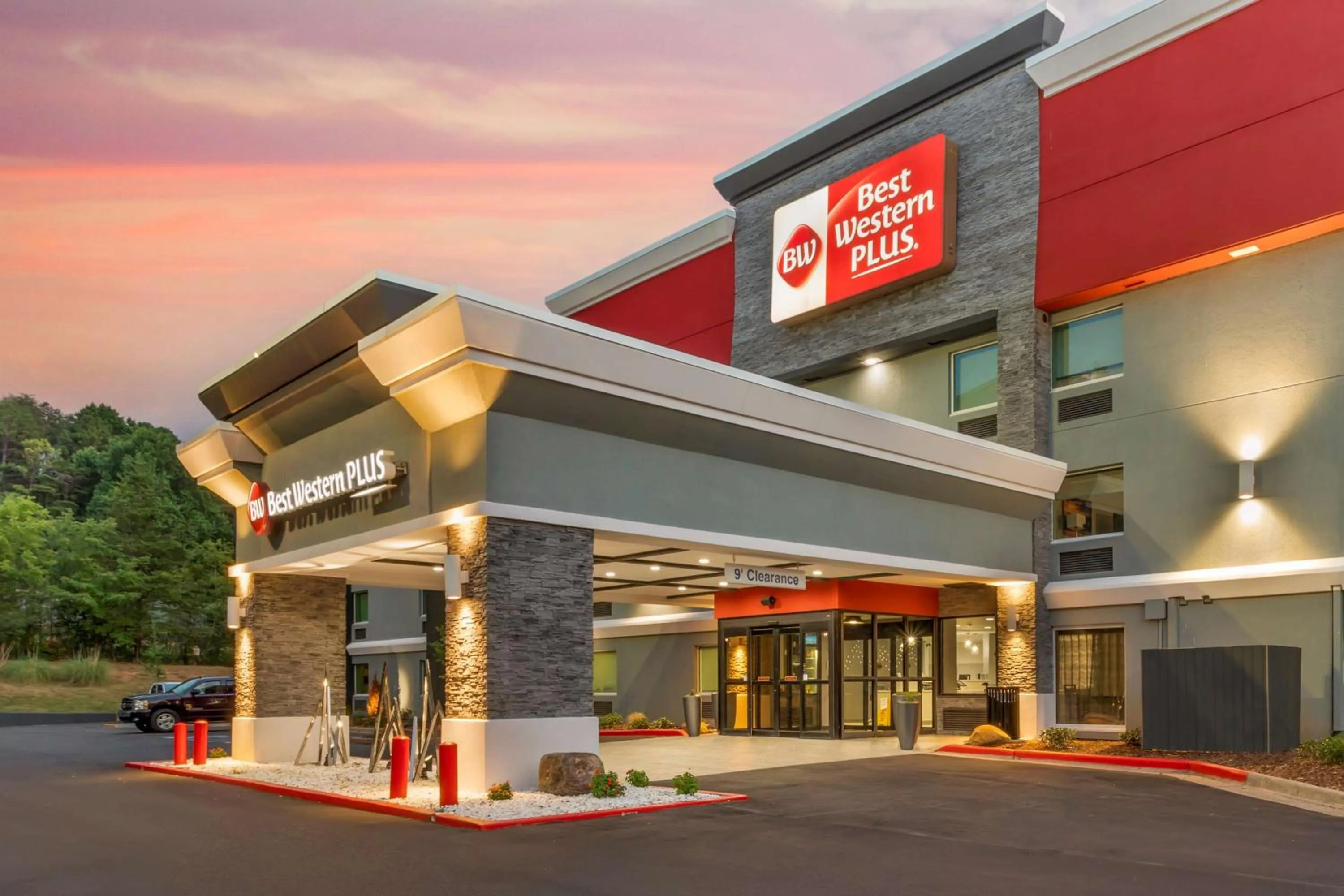 Property building in Best Western Plus Magnolia Inn & Suites