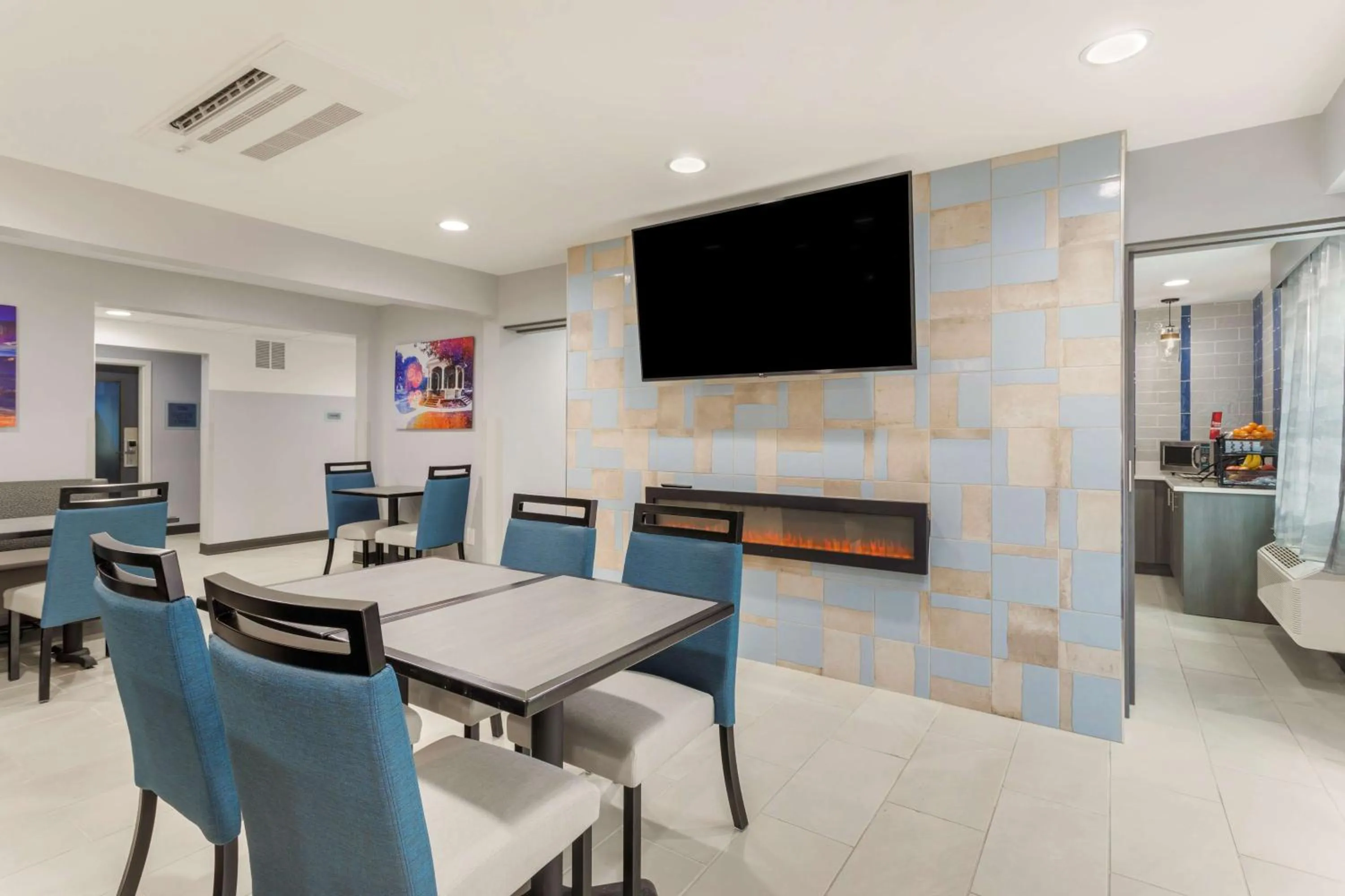 Breakfast in Best Western Plus Magnolia Inn & Suites