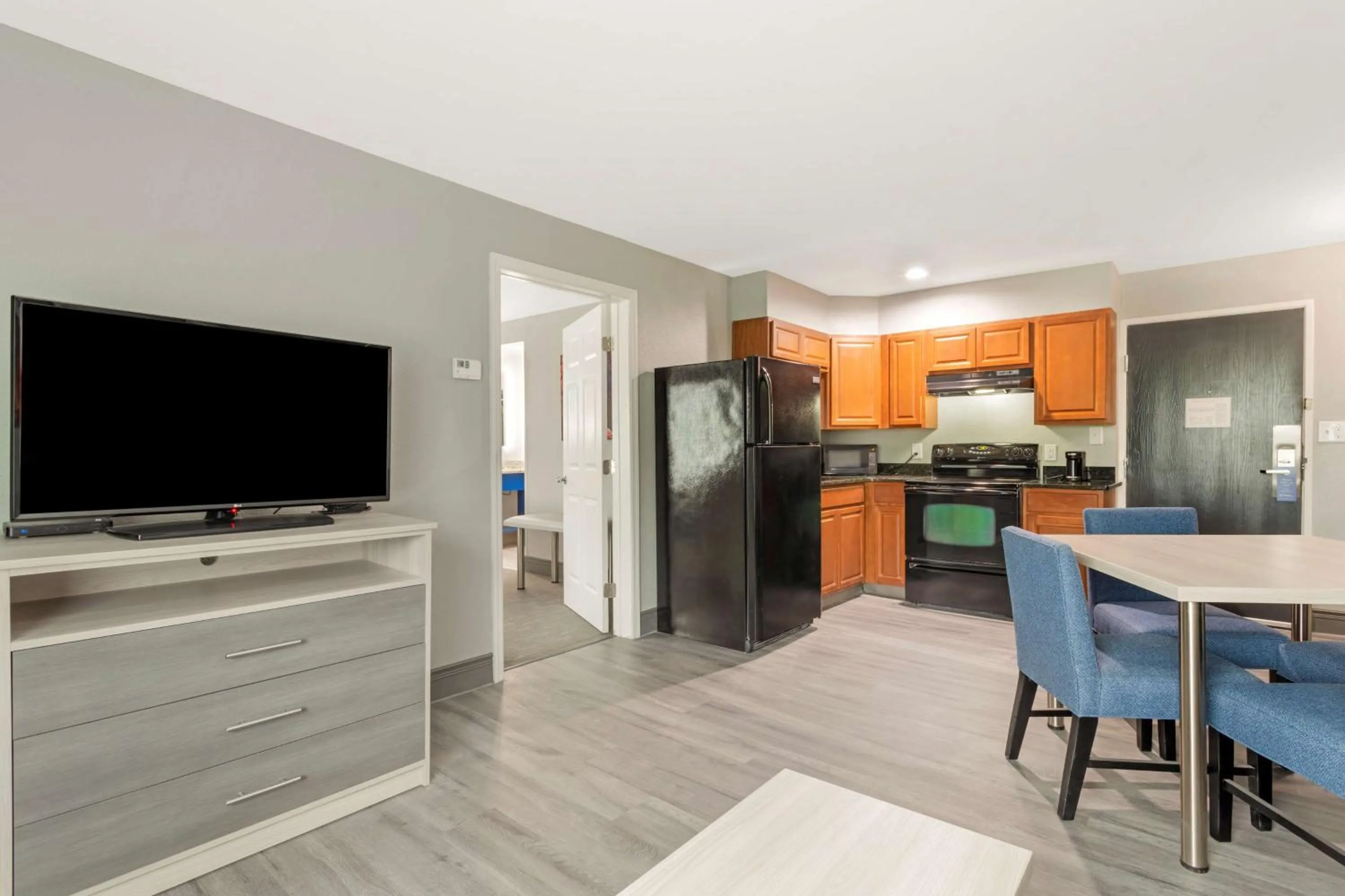 Kitchen or kitchenette in Best Western Plus Magnolia Inn & Suites