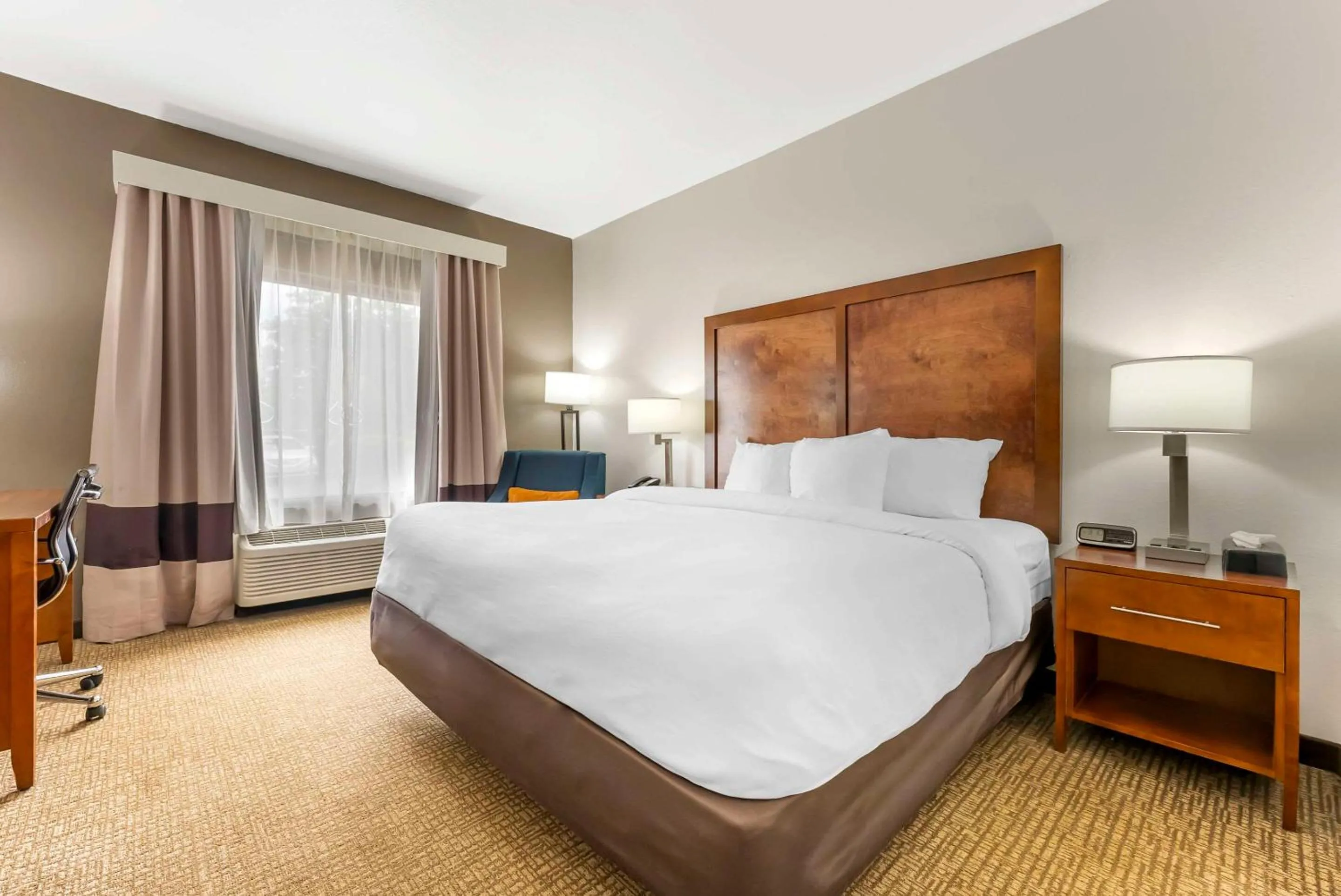 Bedroom, Bed in Comfort Inn Brownsville I-40