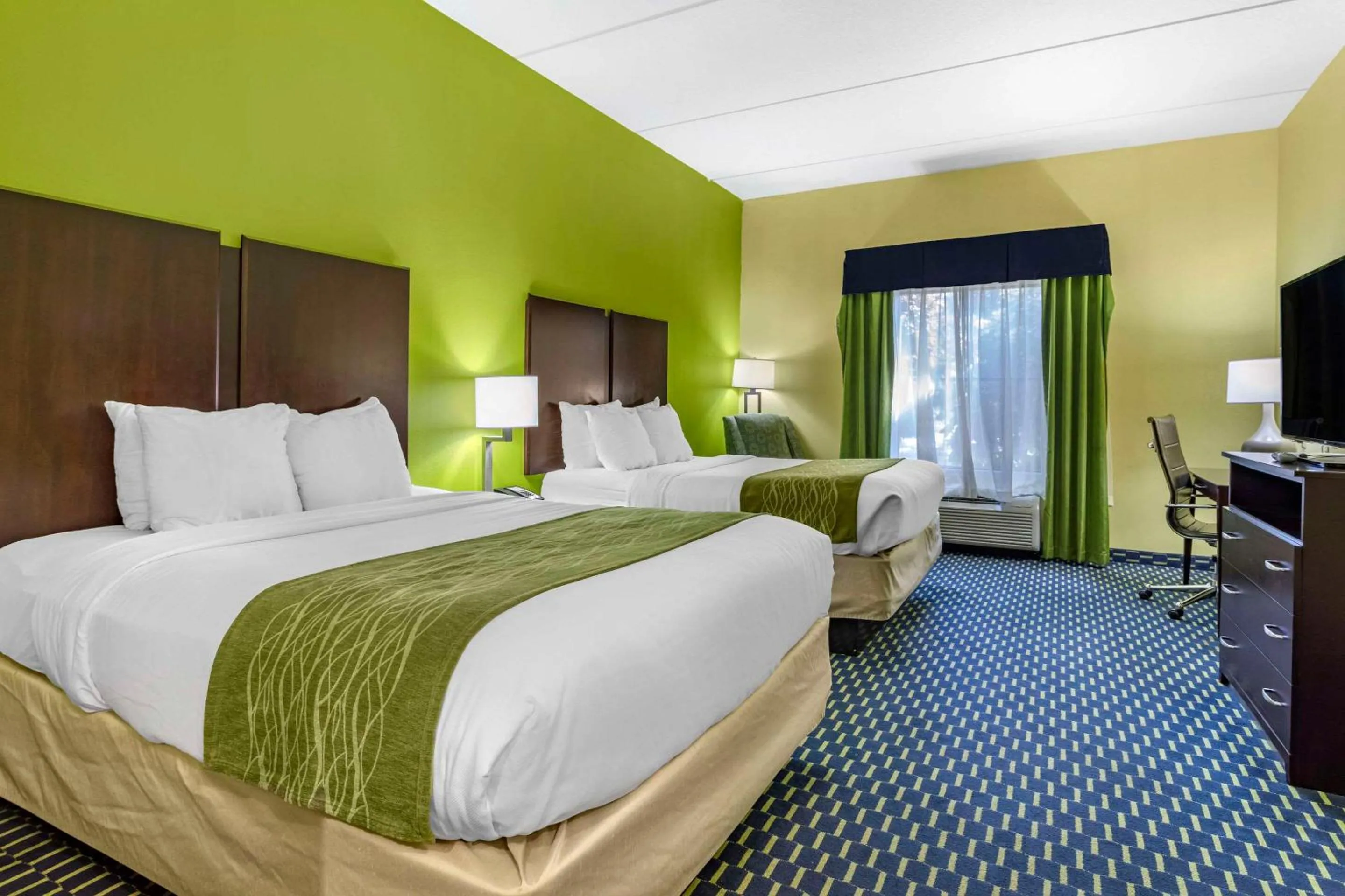 Bedroom, Bed in Comfort Inn Athens I - 75