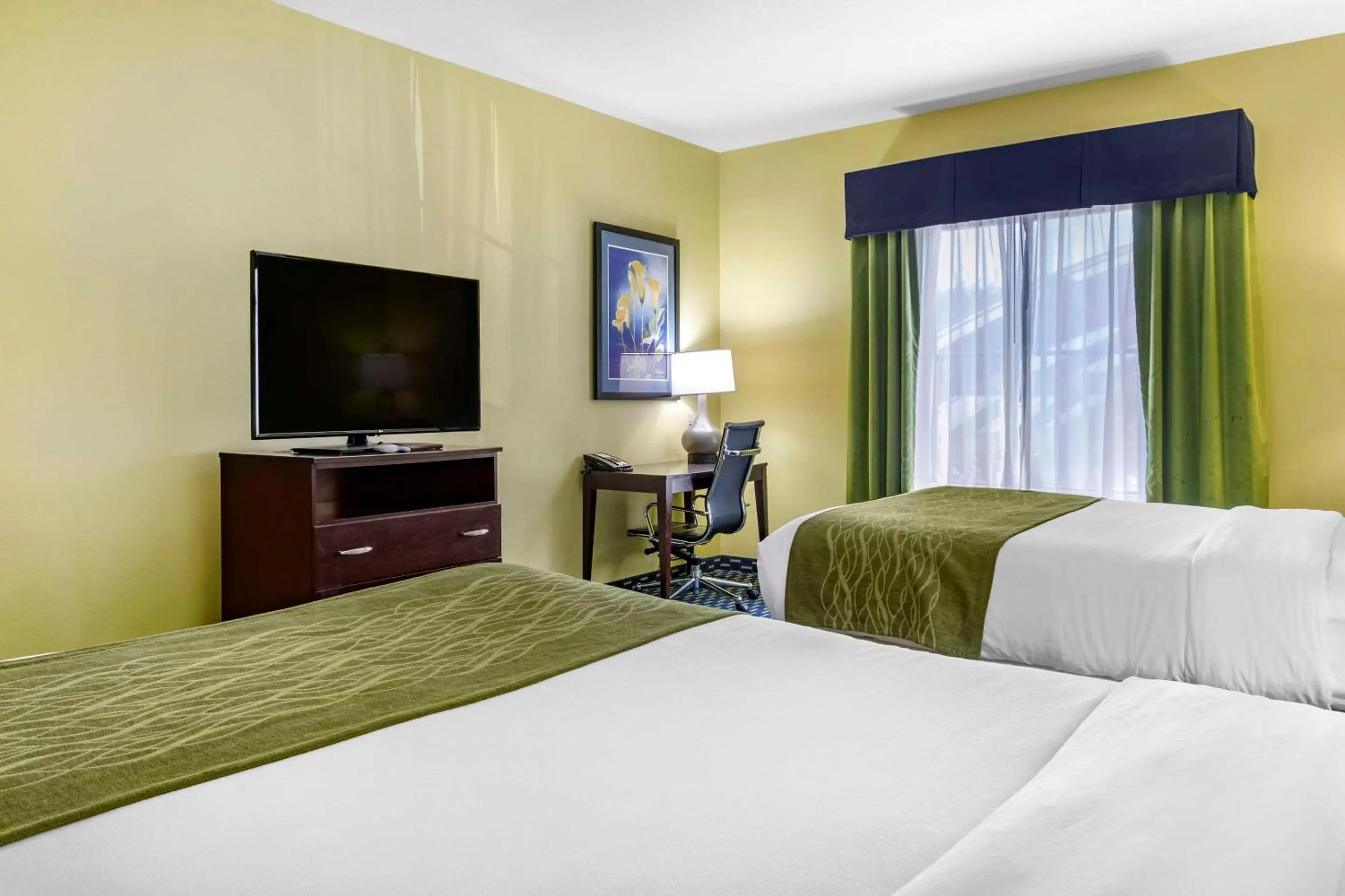 Bedroom, Bed in Comfort Inn Athens I - 75