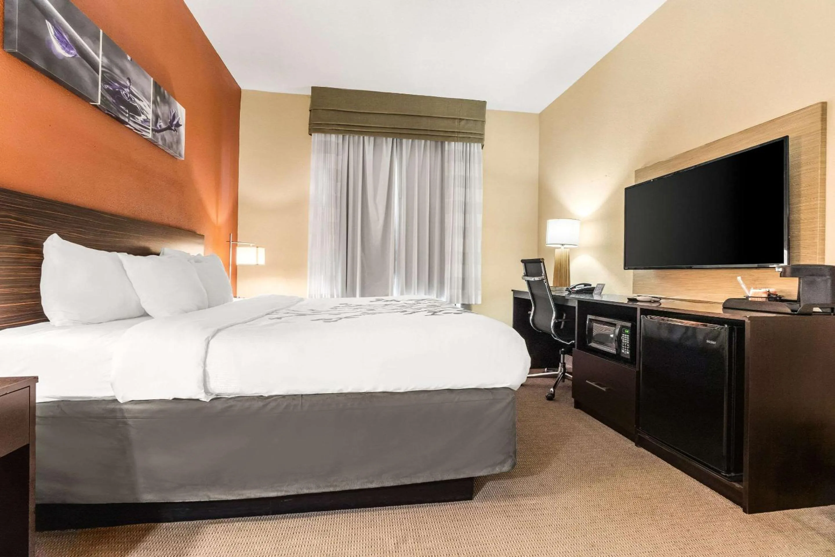 Bedroom, Bed in Sleep Inn & Suites Dyersburg I-155