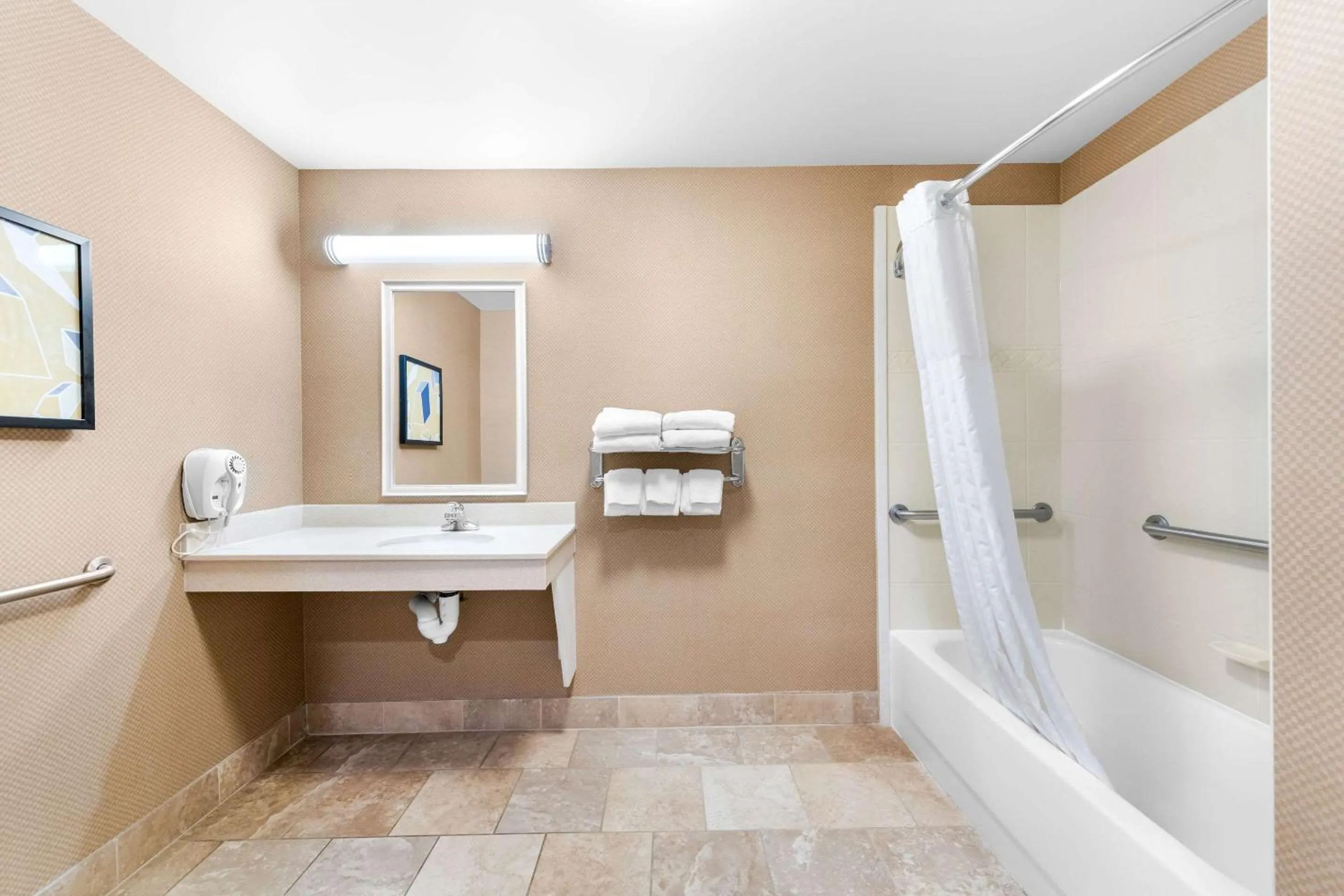 Bedroom in Comfort Inn Harriman