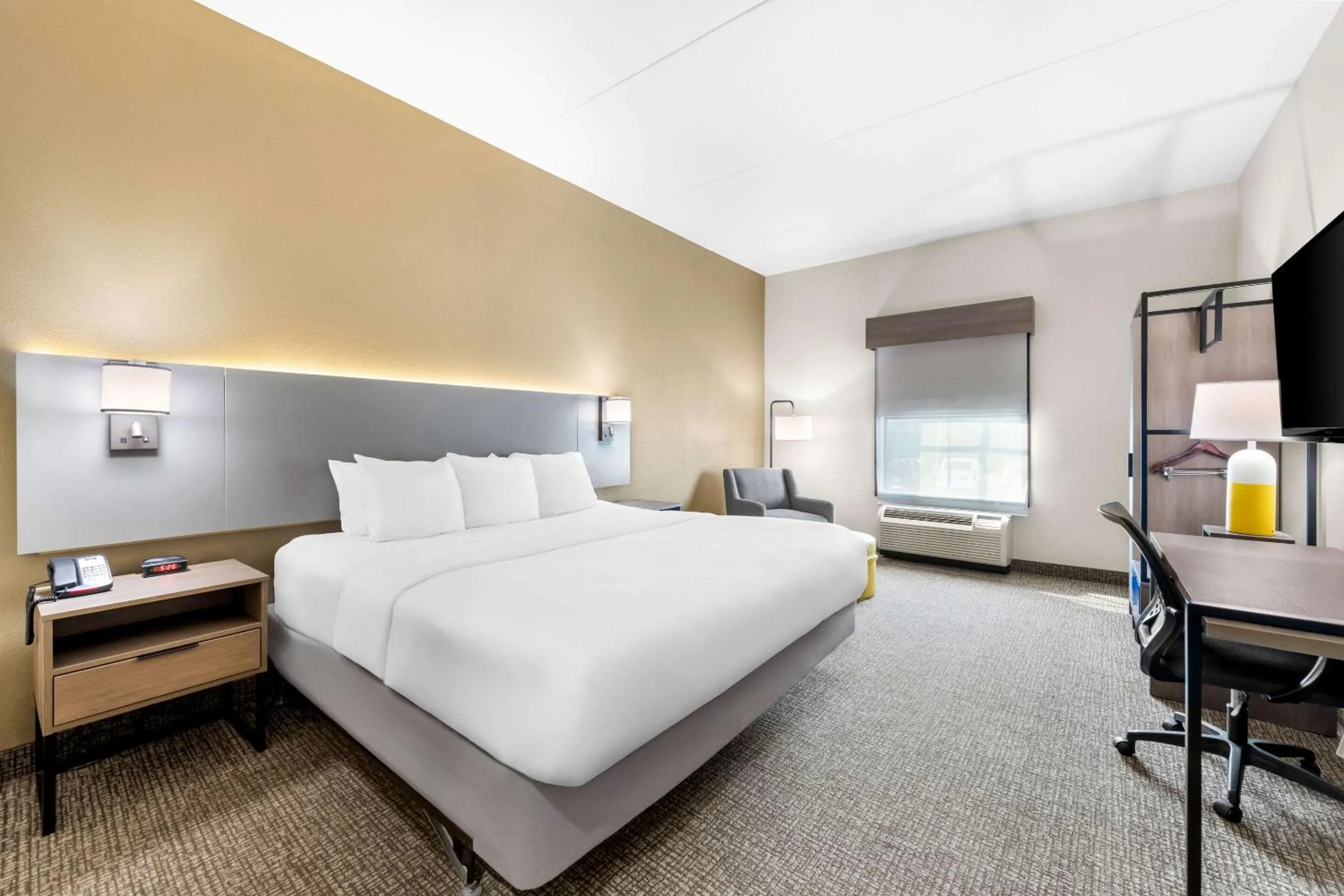 Bedroom, Bed in Comfort Inn Harriman