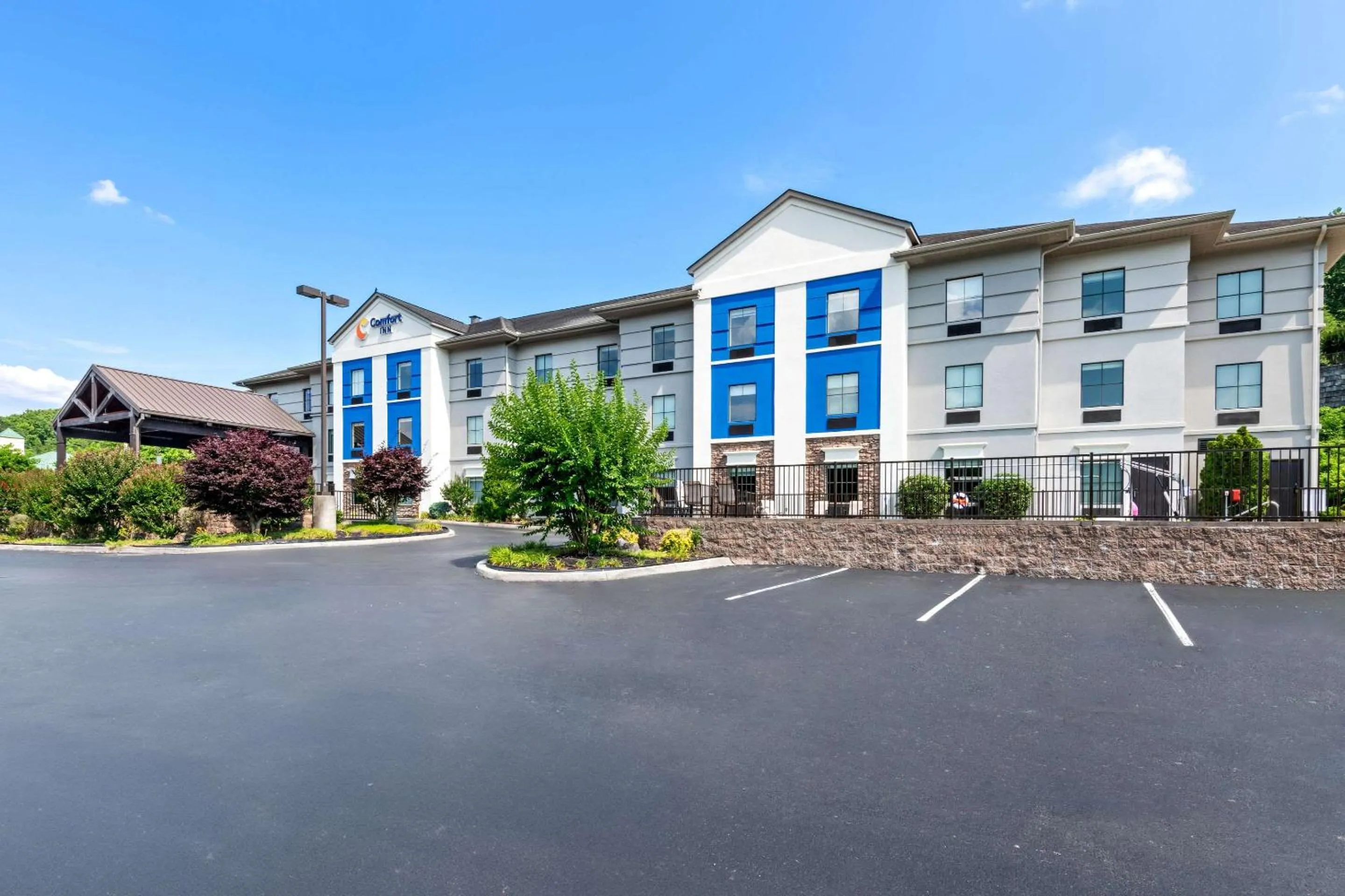 Property building in Comfort Inn Harriman