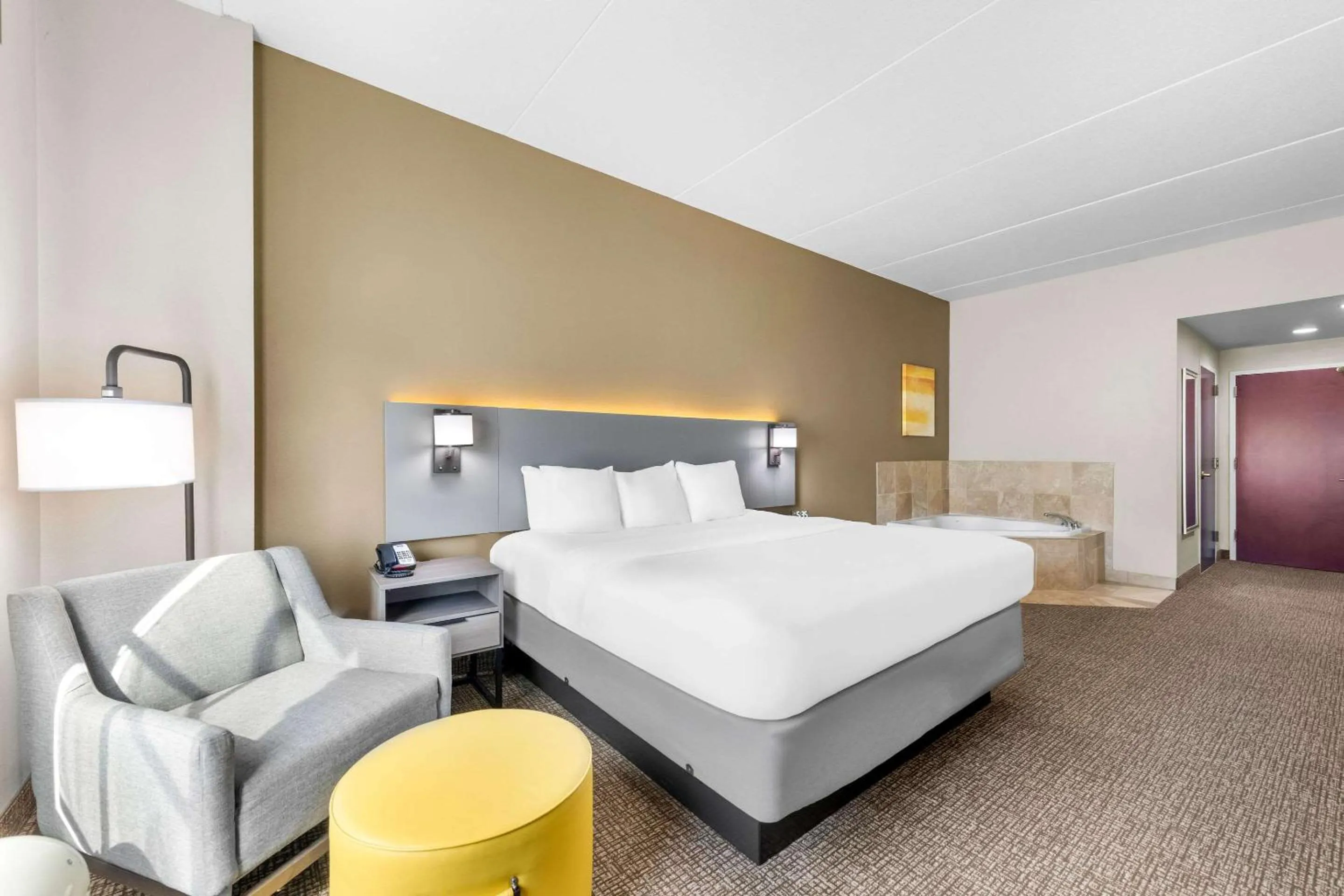 Bedroom, Bed in Comfort Inn Harriman