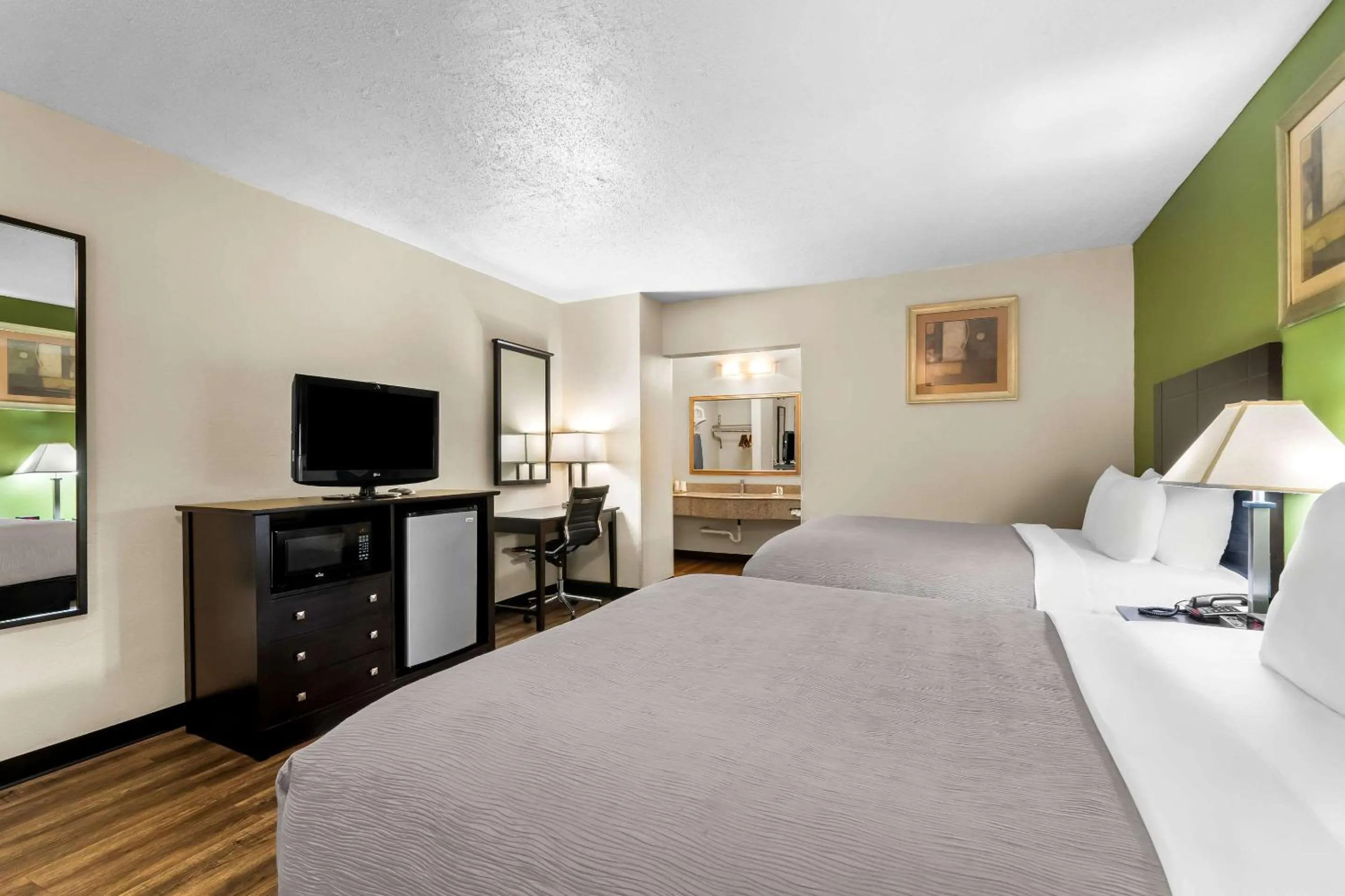 Bedroom, Bed in Quality Inn Tullahoma