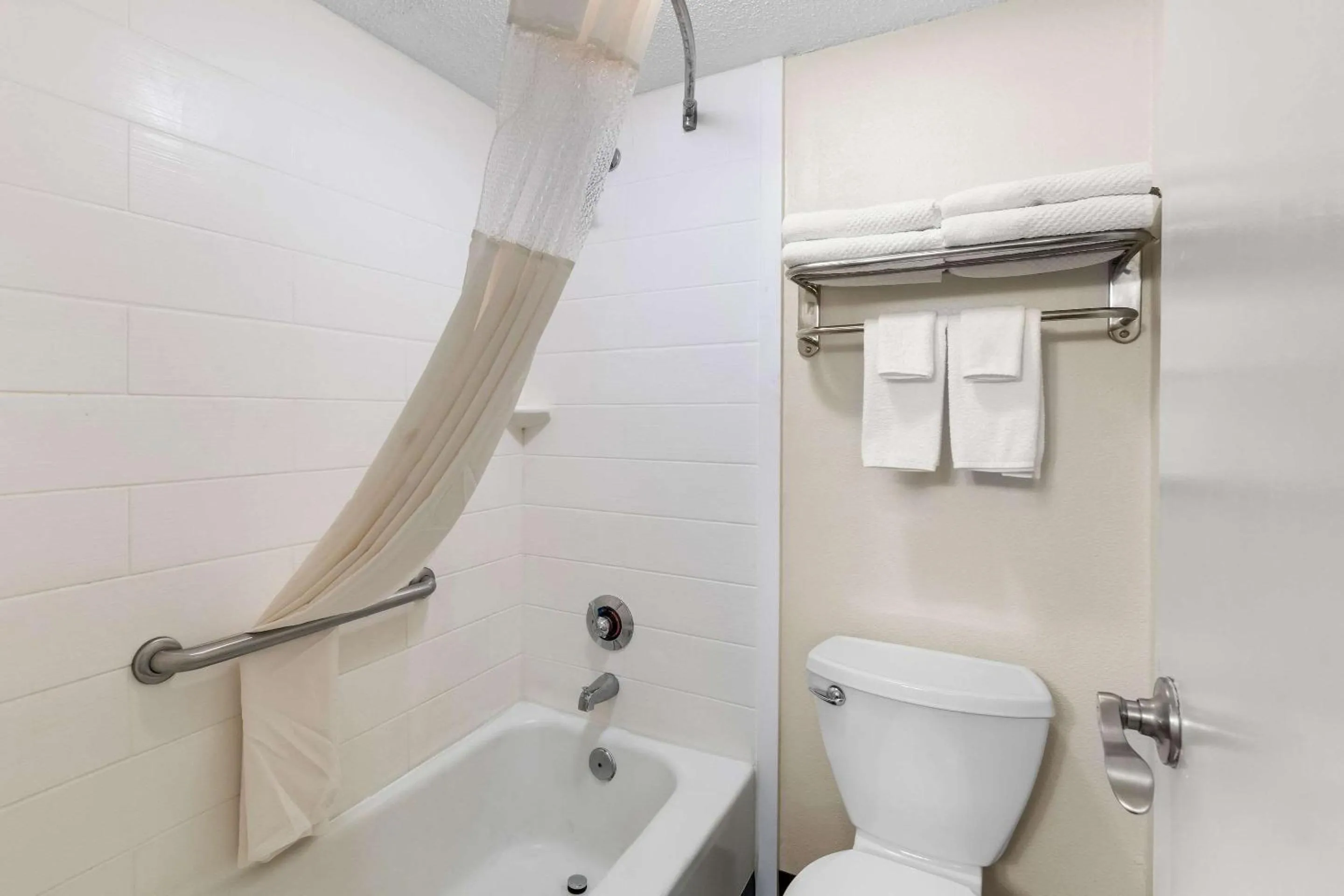 Bedroom in Quality Inn Tullahoma