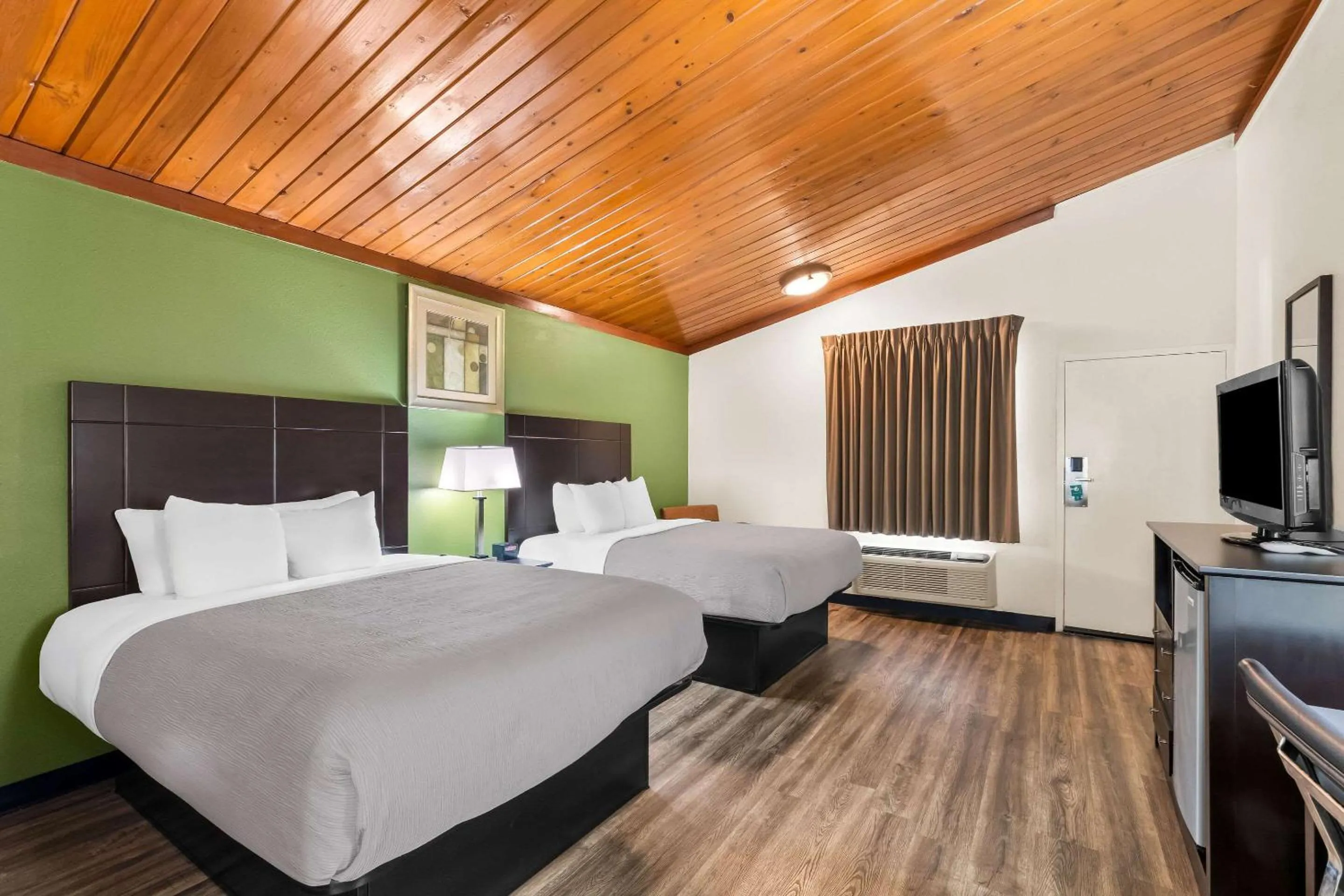 Bedroom, Bed in Quality Inn Tullahoma