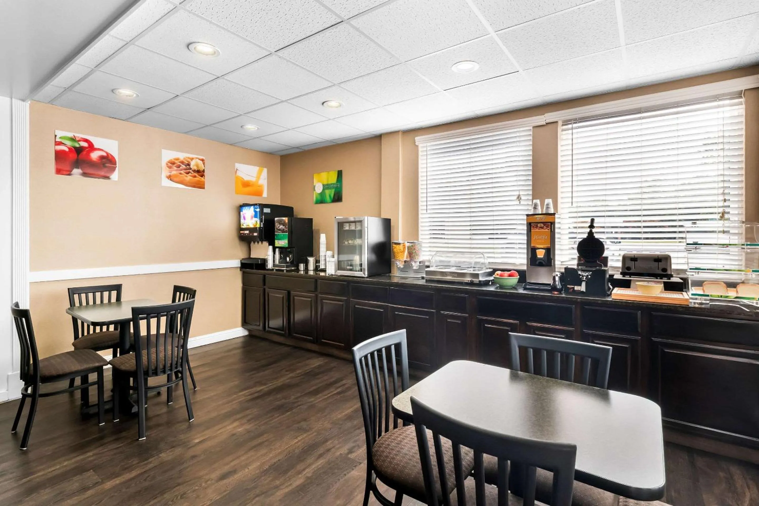 Breakfast in Quality Inn Tullahoma